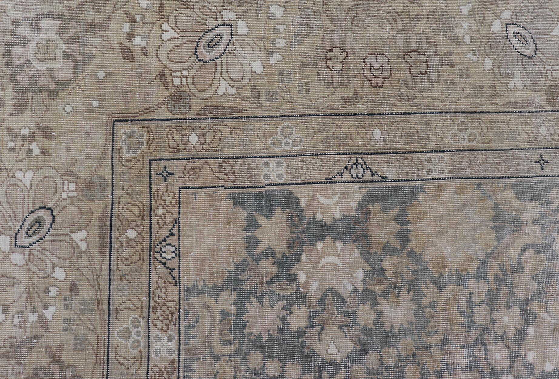 Tappeto Tabriz Antico Distressed in verde acqua, marrone chiaro, taupe  9'8 x 12' in vendita 6