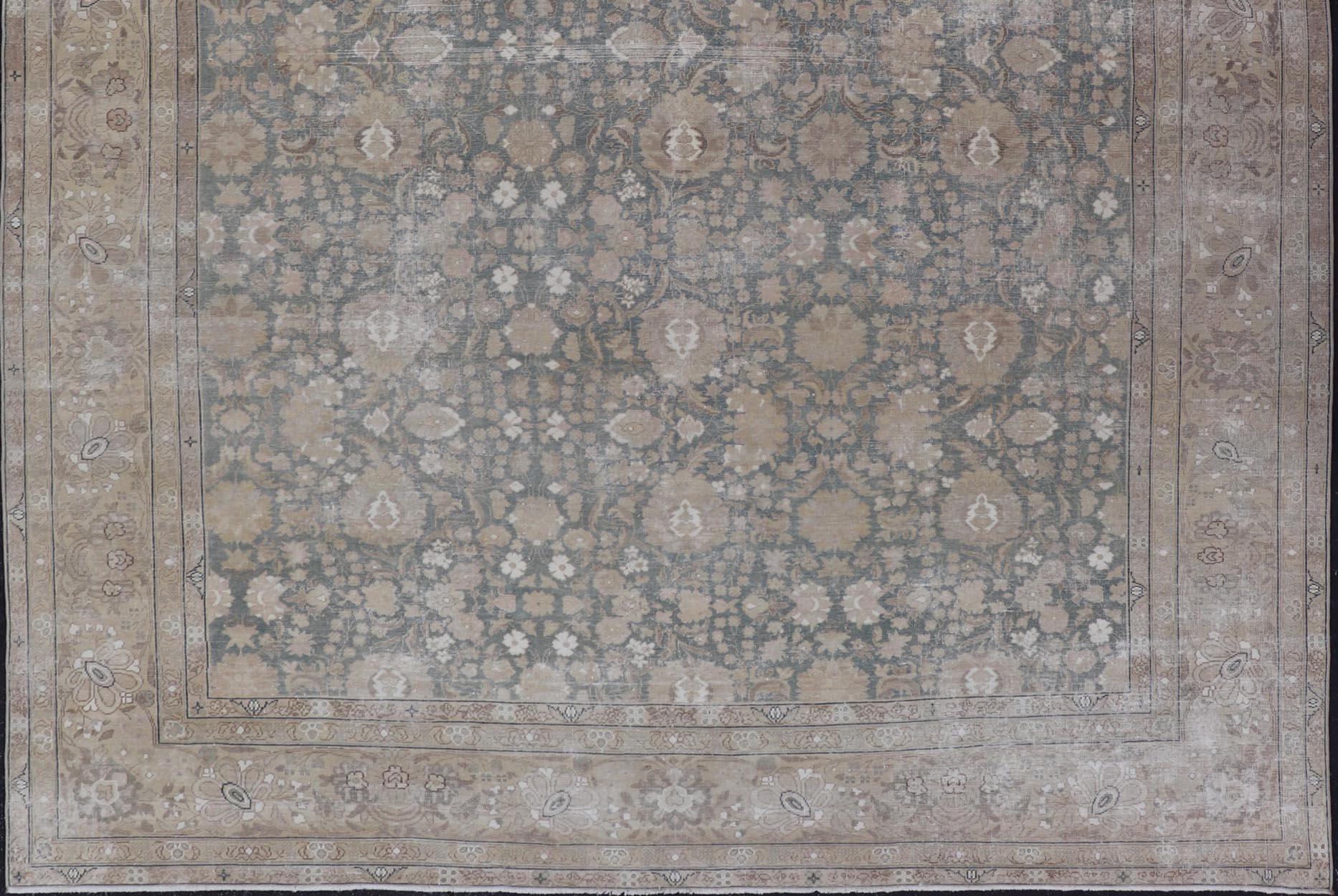 Lana Tappeto Tabriz Antico Distressed in verde acqua, marrone chiaro, taupe  9'8 x 12' in vendita
