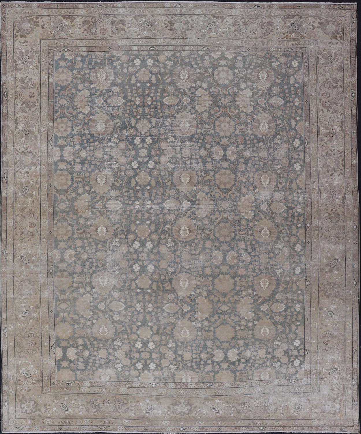 Tappeto Tabriz Antico Distressed in verde acqua, marrone chiaro, taupe  9'8 x 12' in vendita