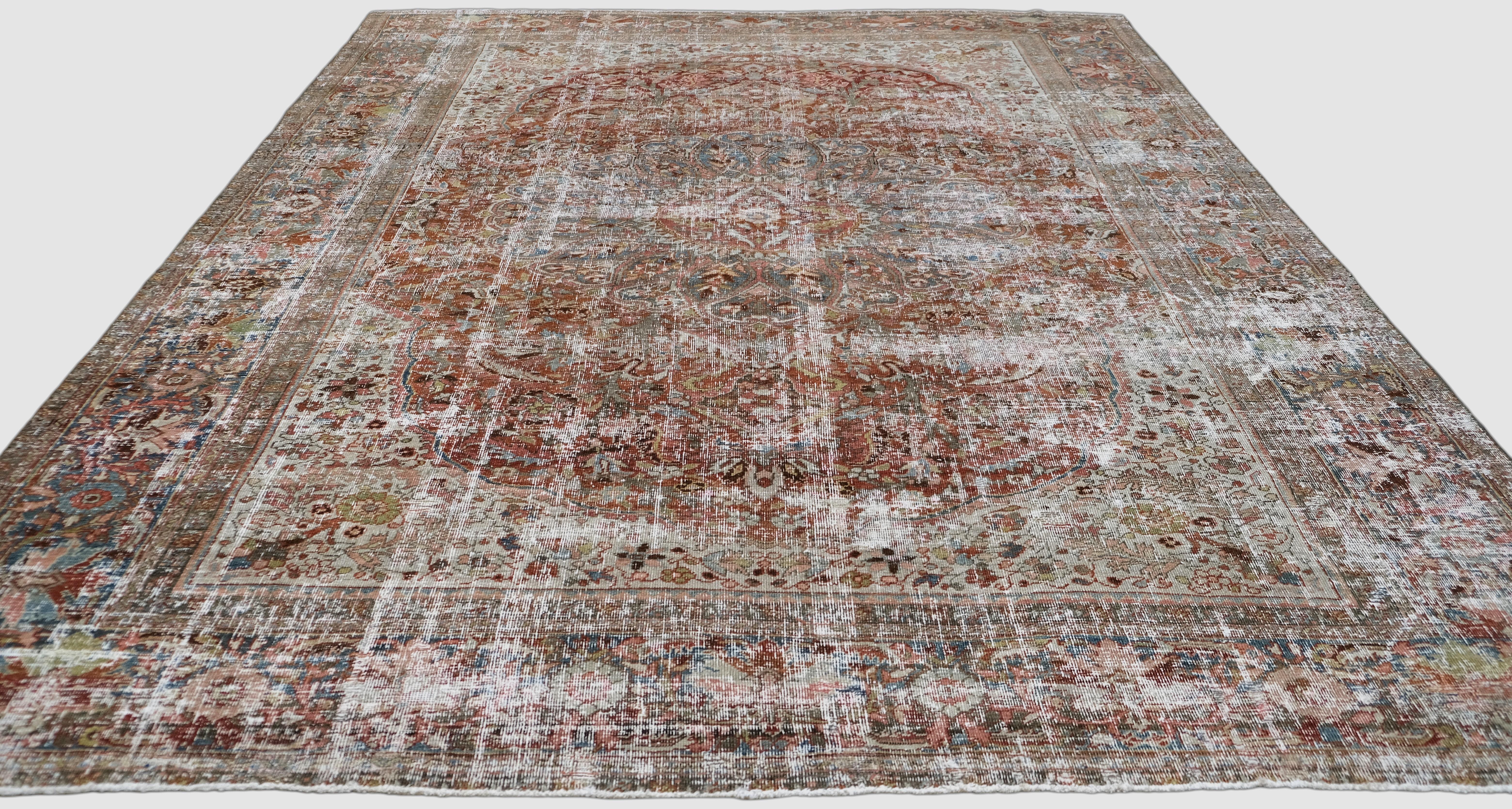 Noué à la main Tapis Tabriz ancien vieilli 9'x11'2'' en vente
