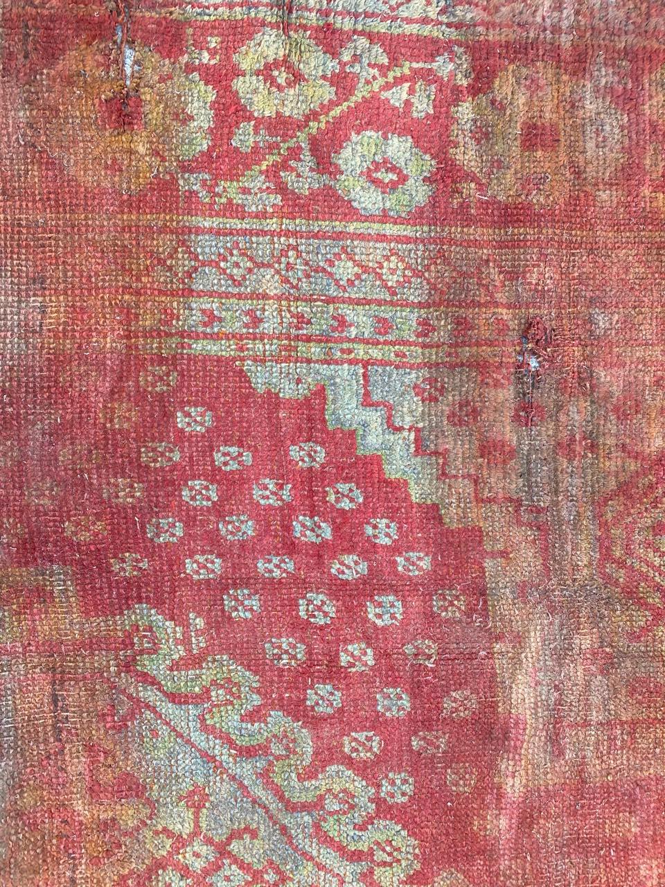 Antique Distressed Turkish Oushak Rug In Distressed Condition For Sale In Saint Ouen, FR
