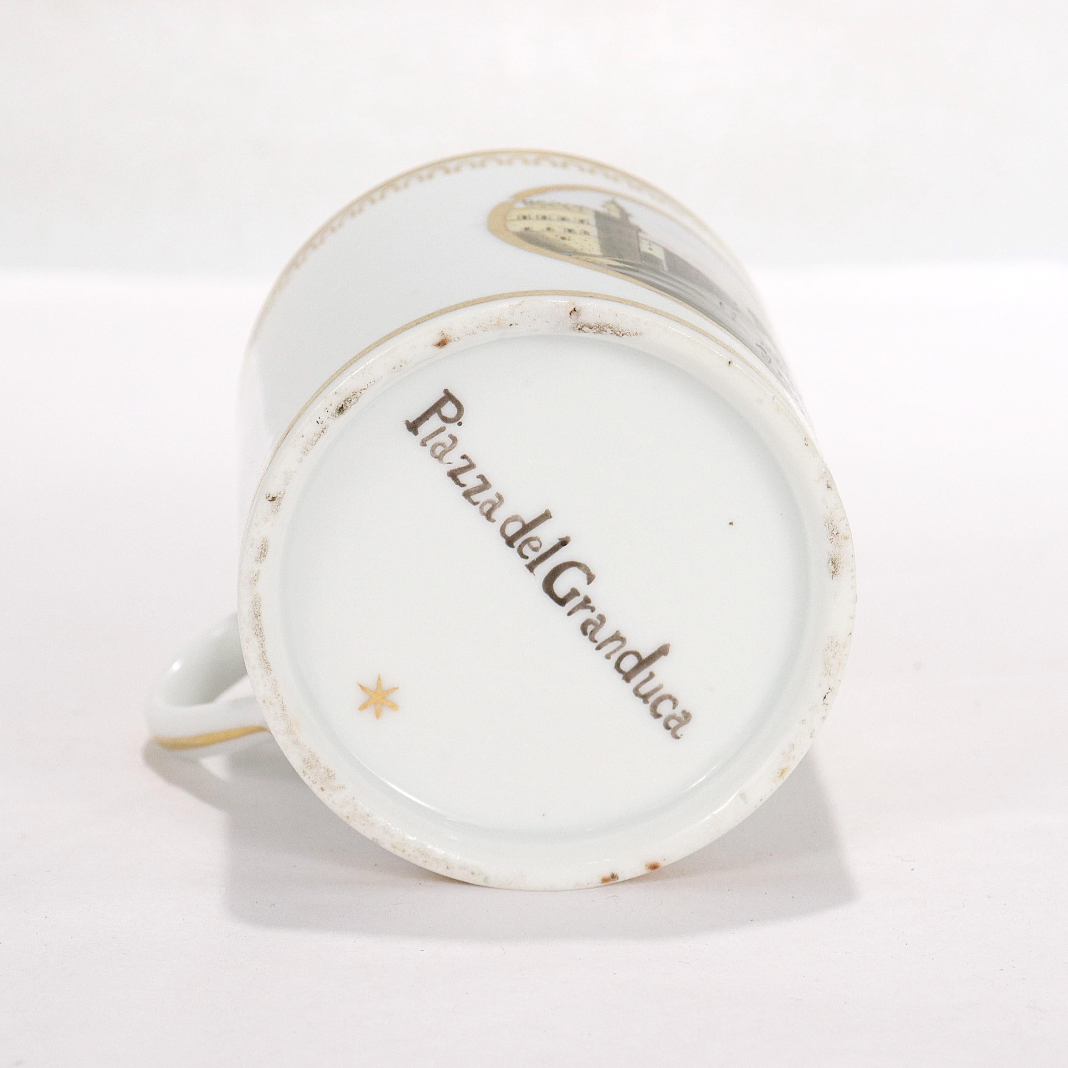 Porcelaine Tasse et soucoupe néoclassiques italiennes en porcelaine de Doccia antique  en vente