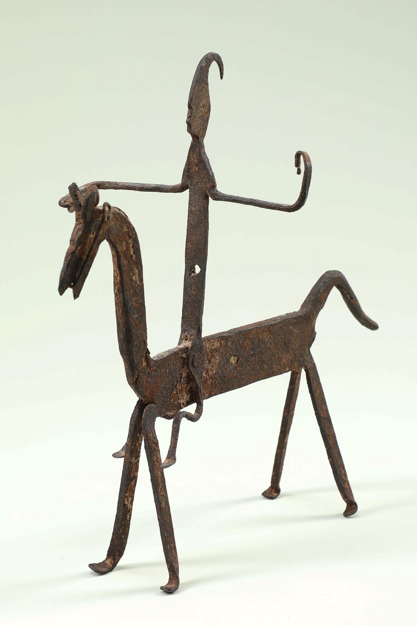 Figura antigua de caballo y jinete de hierro forjado Dogón, Malí, África en Desgastado estado para la venta en Point Richmond, CA