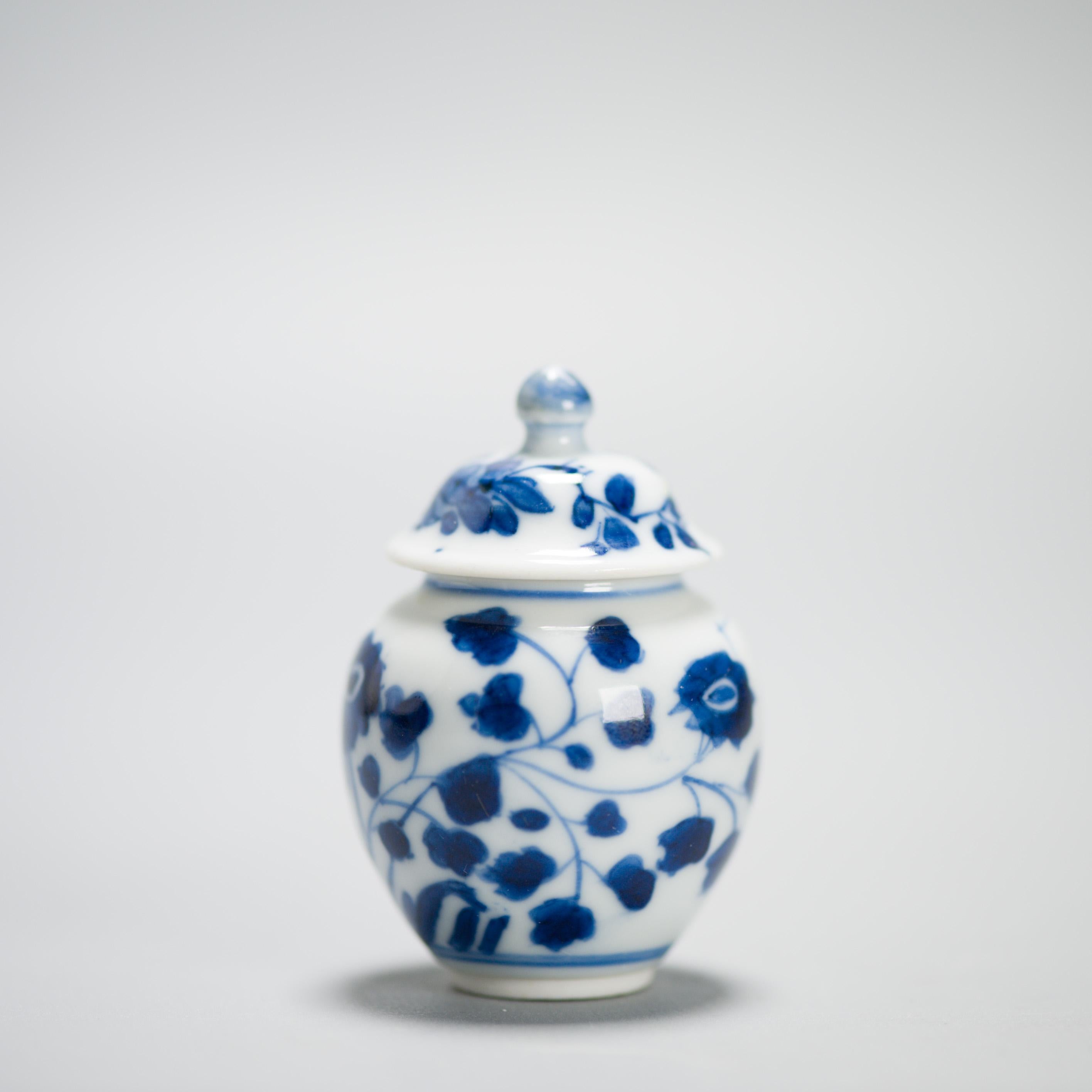 Antique Doll House Miniature Kangxi Period Chinese Porcelain Lidded Jar For Sale 9