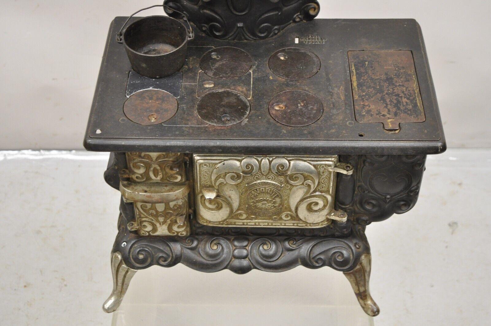 Antique Dollys Favorite Cast Iron Childs Salesman Sample Stove by Favorite Stove For Sale 8