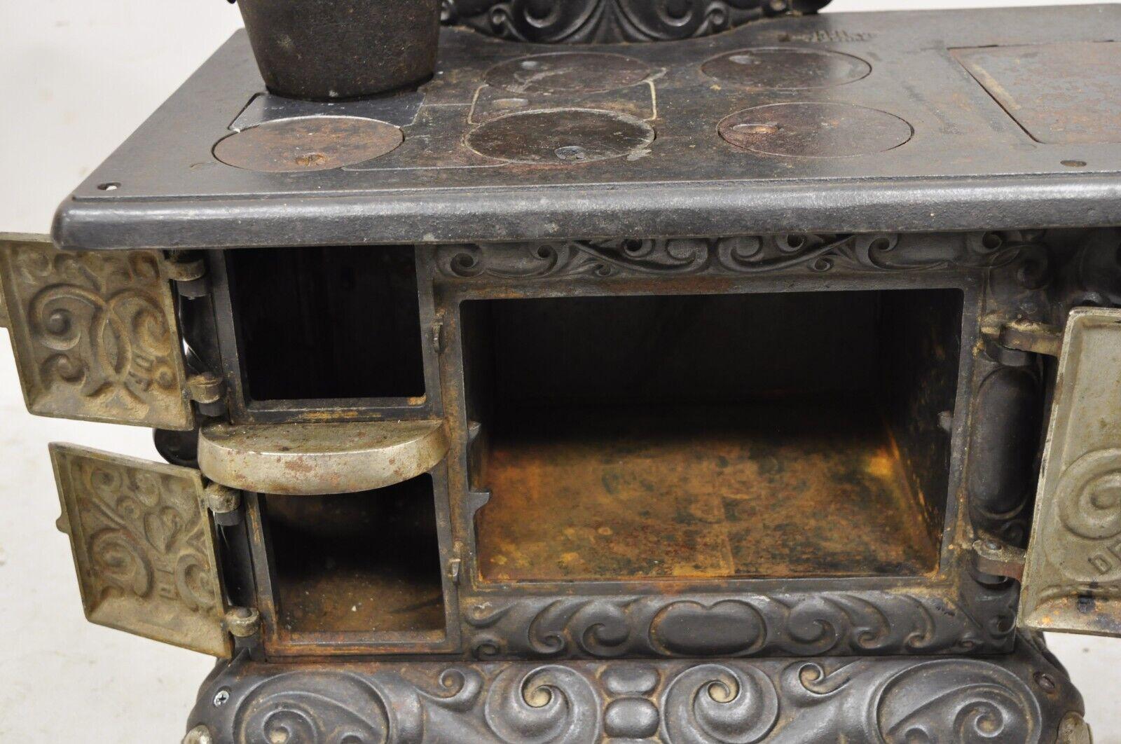 Antique Dollys Favorite Cast Iron Childs Salesman Sample Stove by Favorite Stove For Sale 2