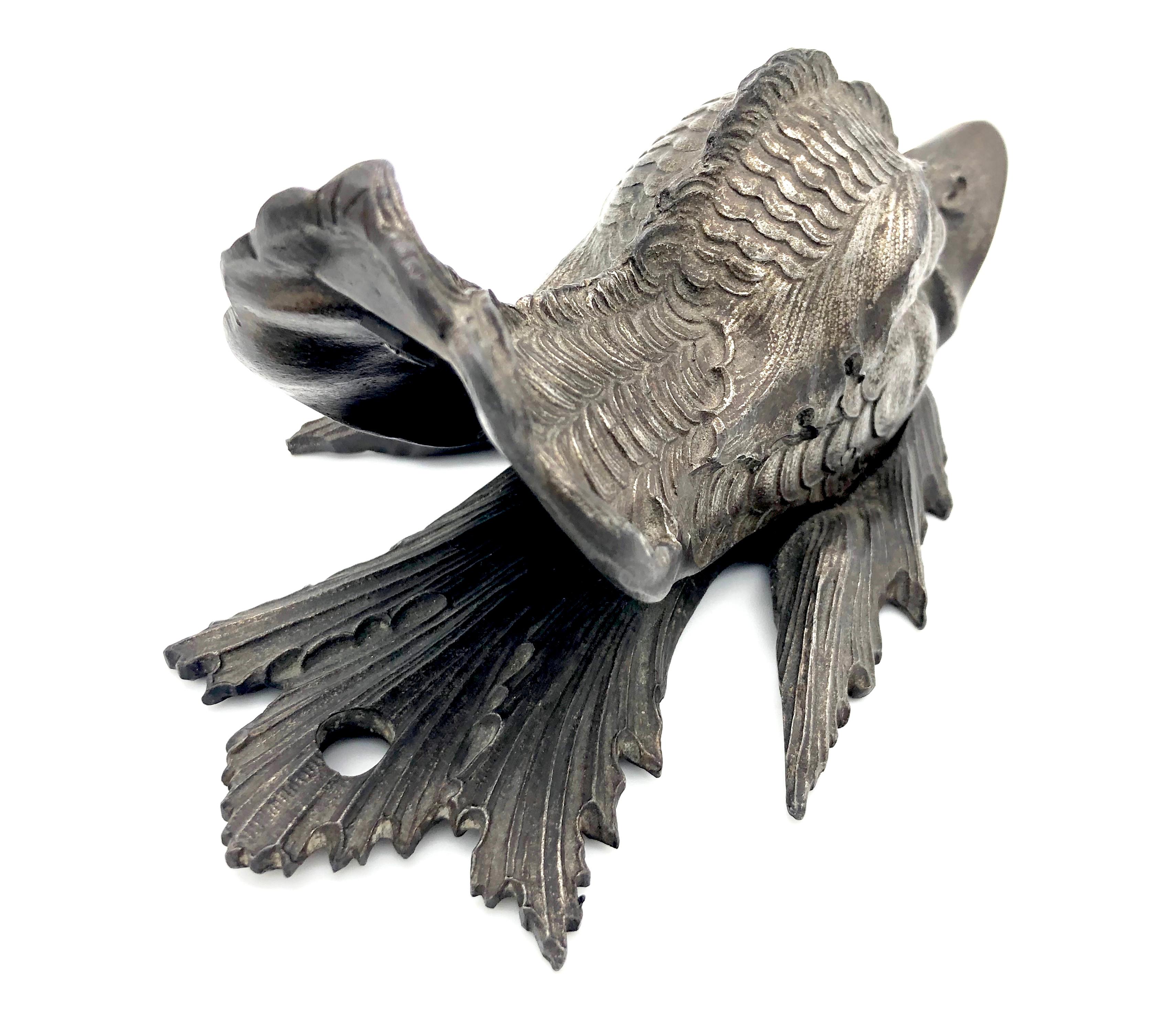 Antike Delphin-Skulptur Briefclip-Briefbeschwerer aus Gusseisen, Aquatischer Mammal im Angebot 1