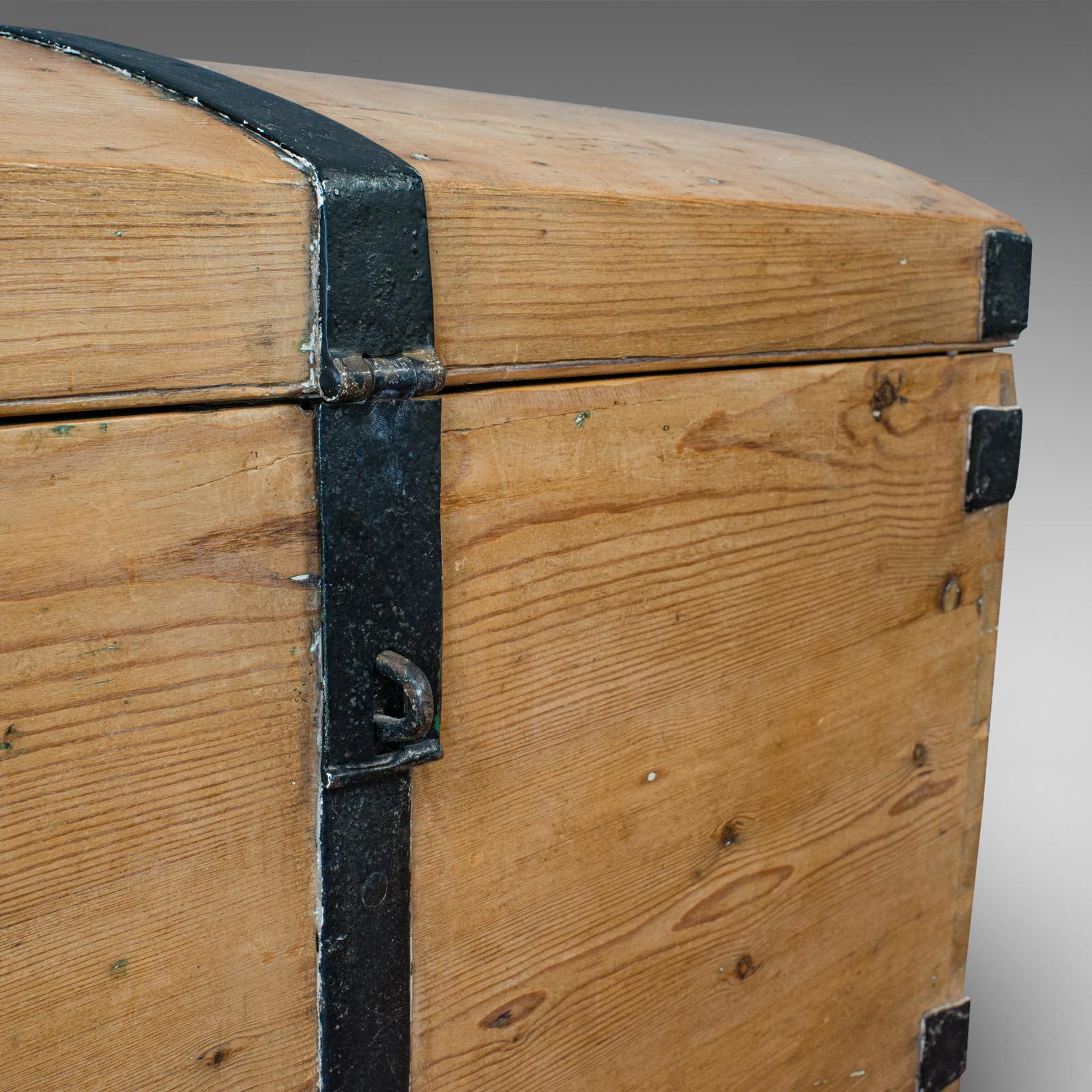 Antiquities Dome Top Carriage Chest, English, Iron Bound, Pine, Travelling Trunk en vente 4