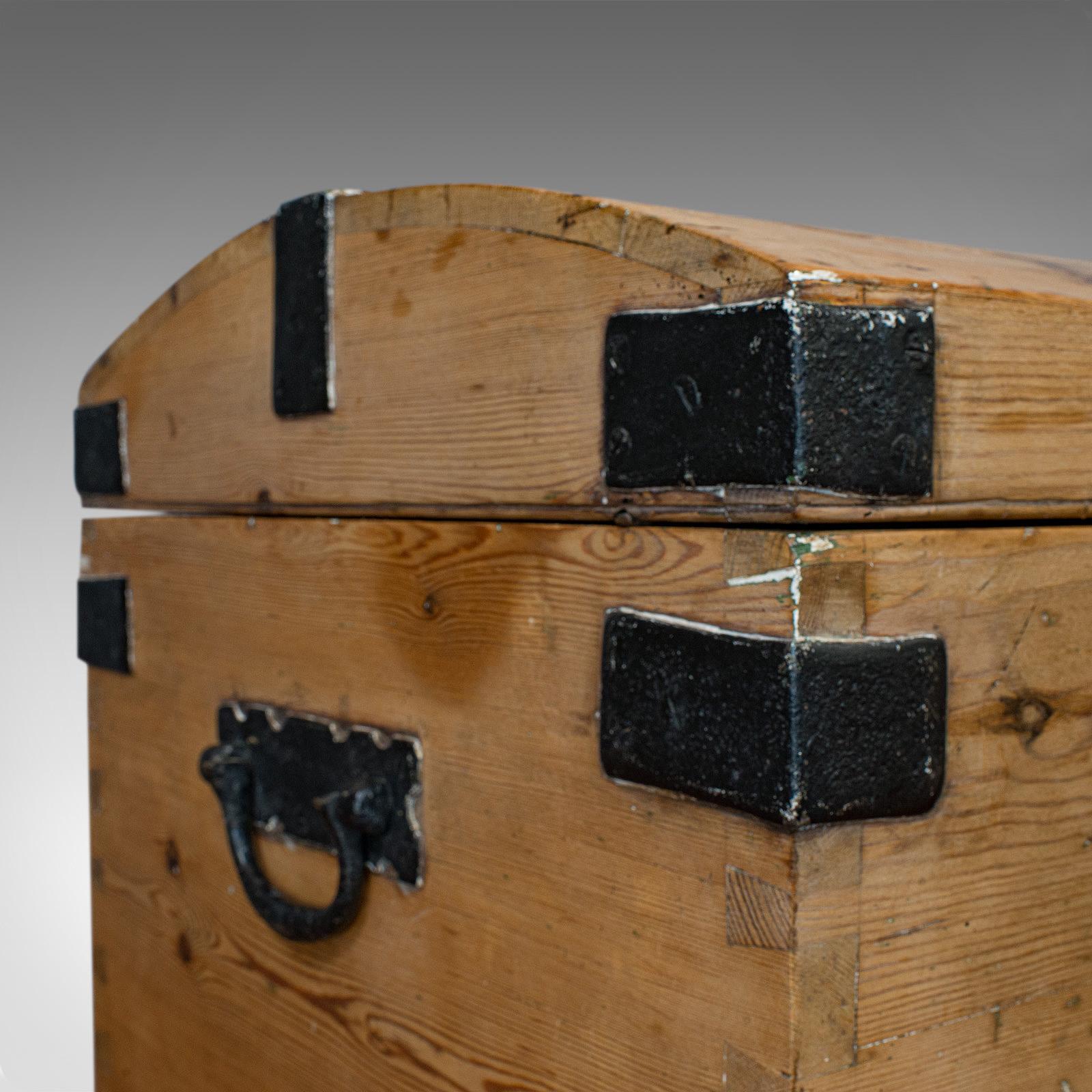 Antiquities Dome Top Carriage Chest, English, Iron Bound, Pine, Travelling Trunk en vente 5