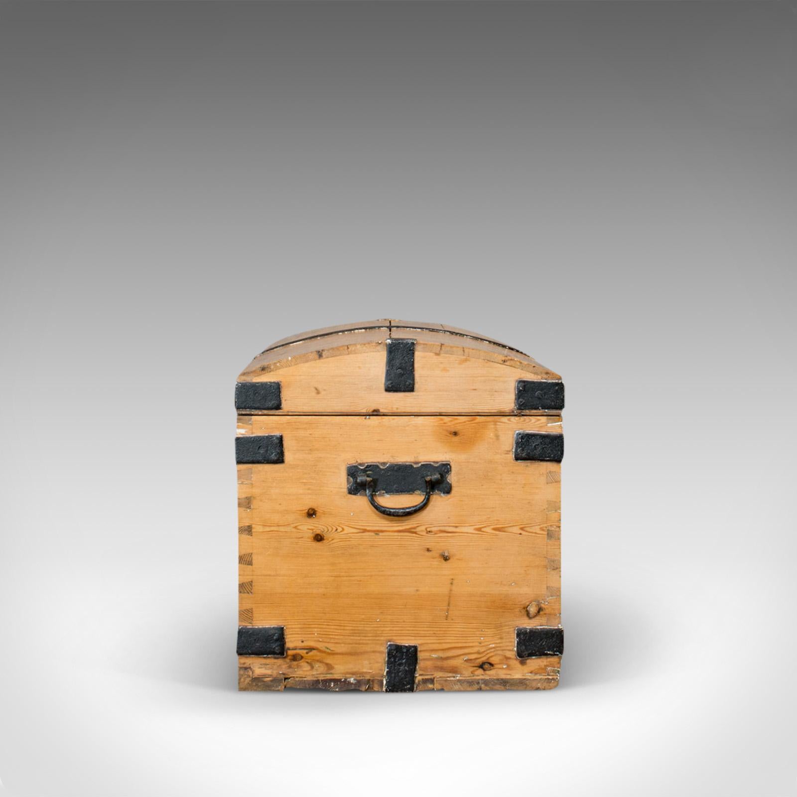 Anglais Antiquities Dome Top Carriage Chest, English, Iron Bound, Pine, Travelling Trunk en vente