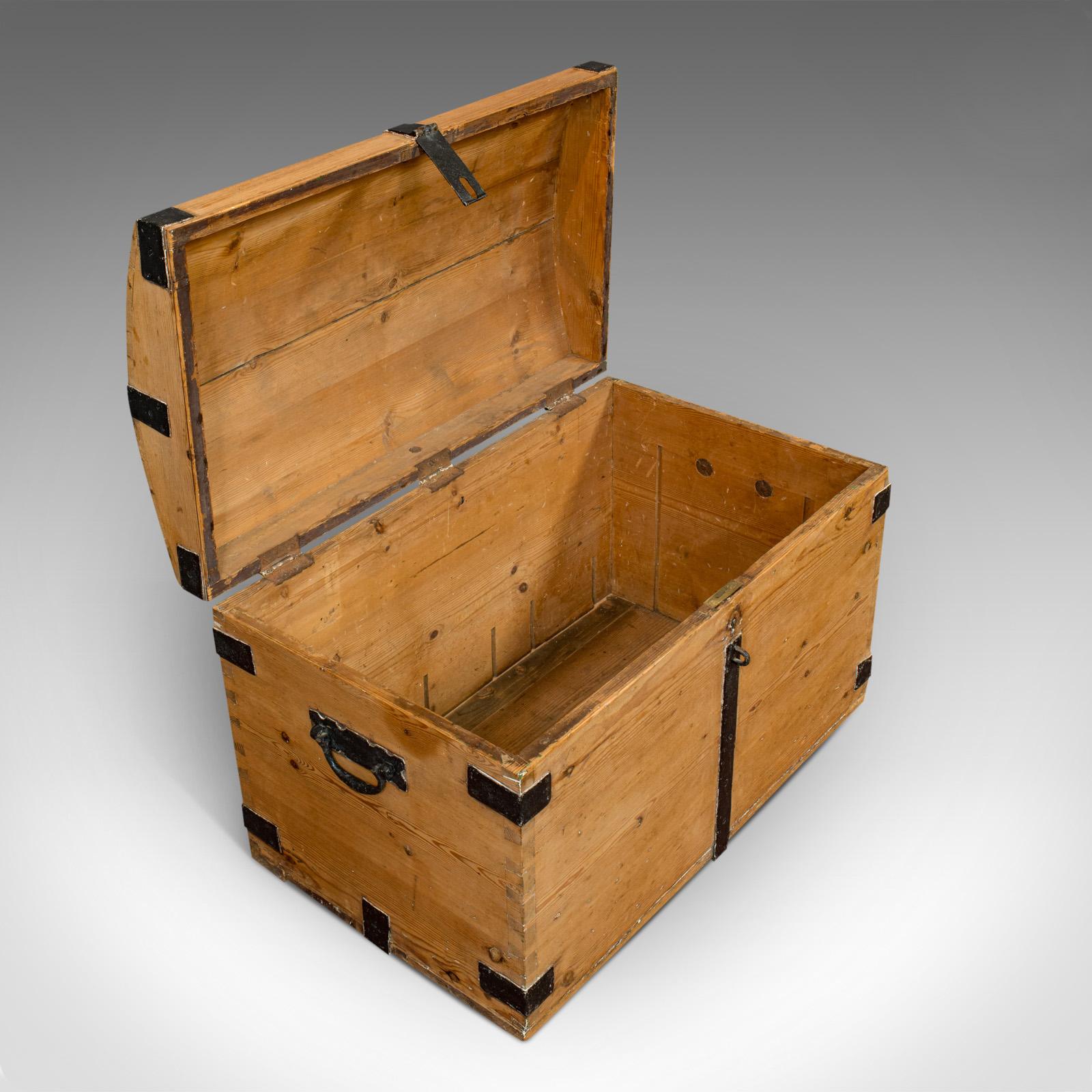 Fer Antiquities Dome Top Carriage Chest, English, Iron Bound, Pine, Travelling Trunk en vente