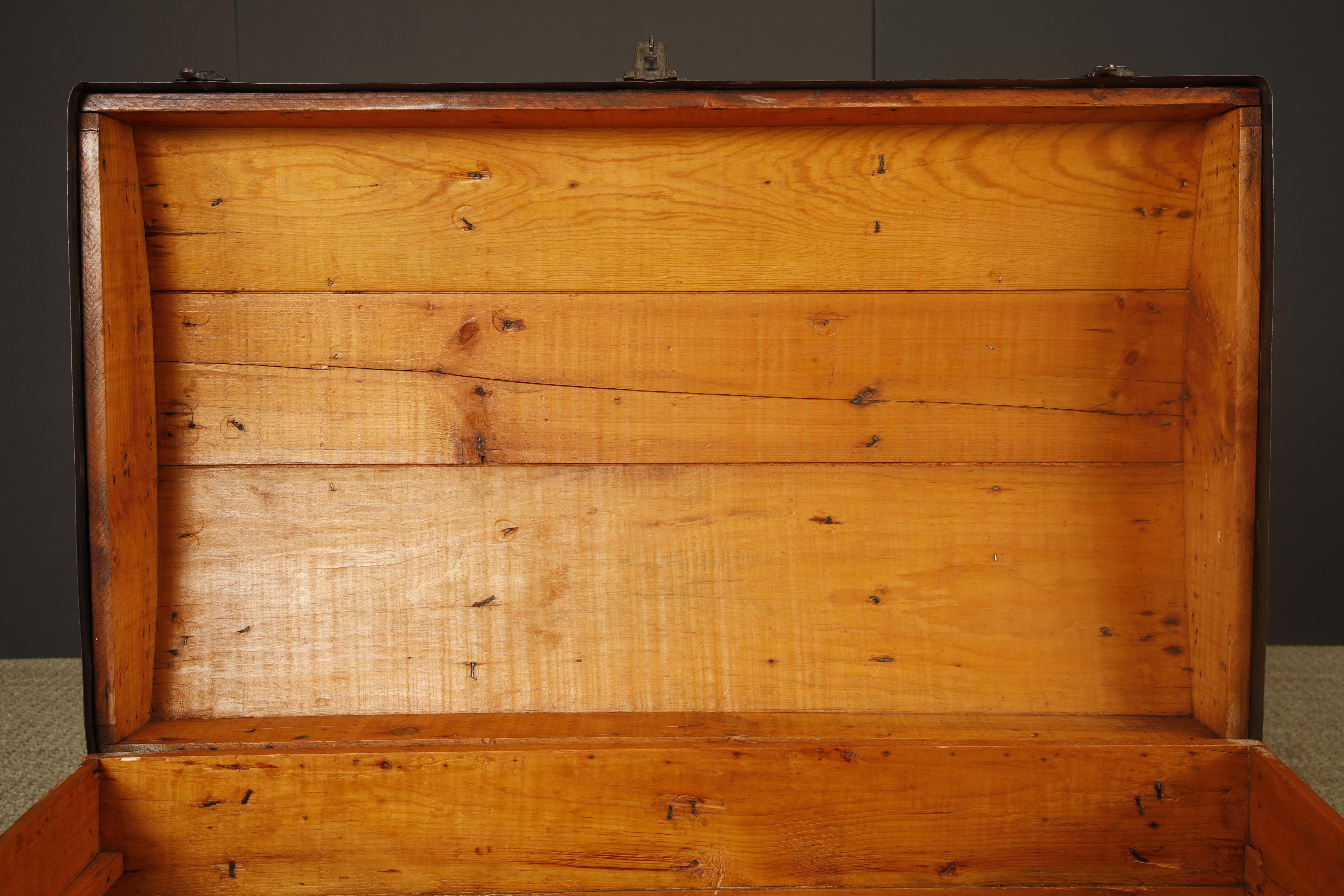 Ancienne malle à vapeur à dôme avec panneaux en zinc gaufré et lattes en Wood, c.I.C. en vente 1