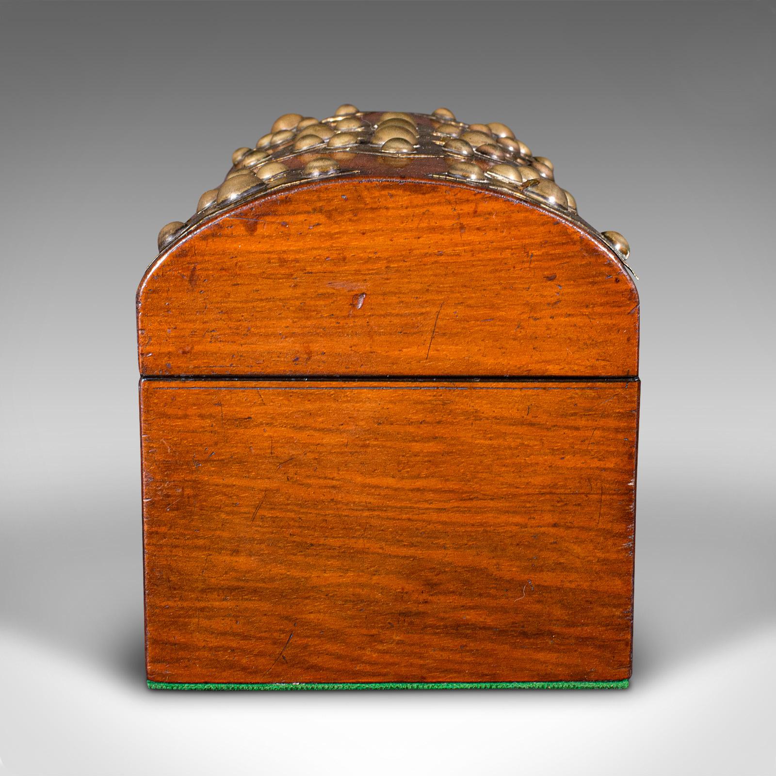 Antike Dome Top Tea Caddy, Englisch, Wurzelholz, Box, gotischen Geschmack, viktorianischen (Walnuss) im Angebot