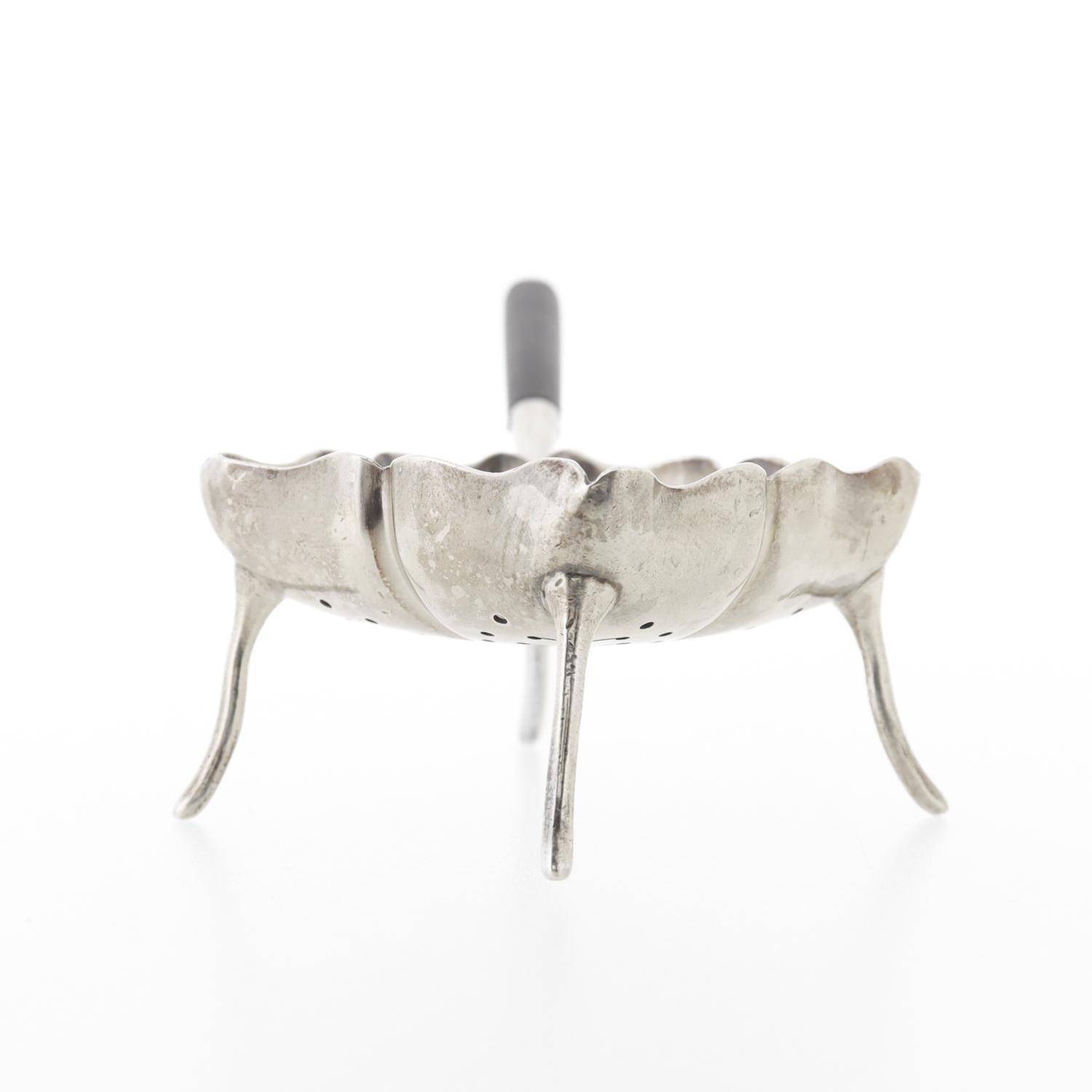 Antiguo colador de té con pie Dominick & Haff Silver de plata de ley en venta 1