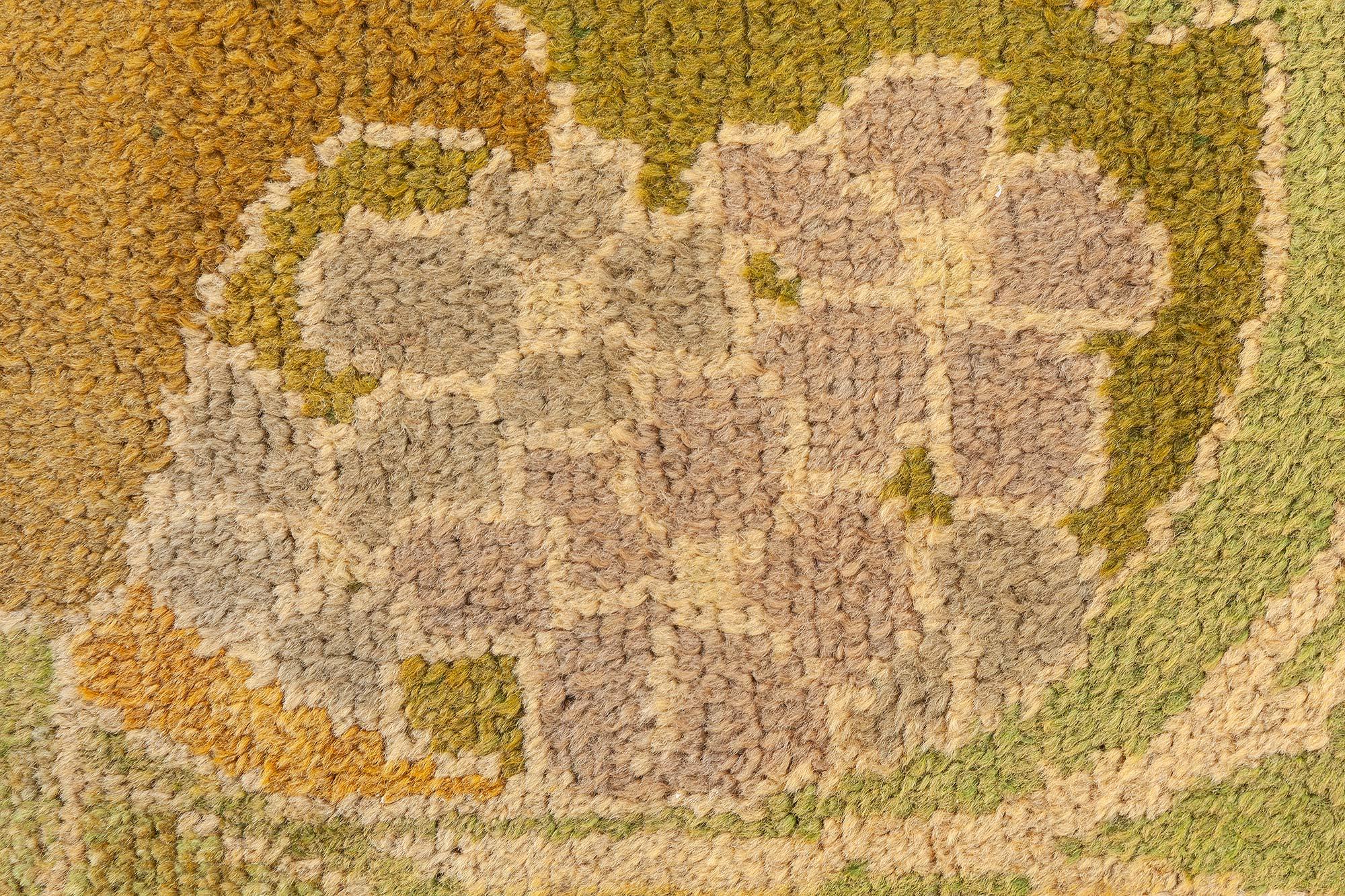 Alfombra antigua Donegal Arts and Crafts
Tamaño: 381 × 482 cm (12'6