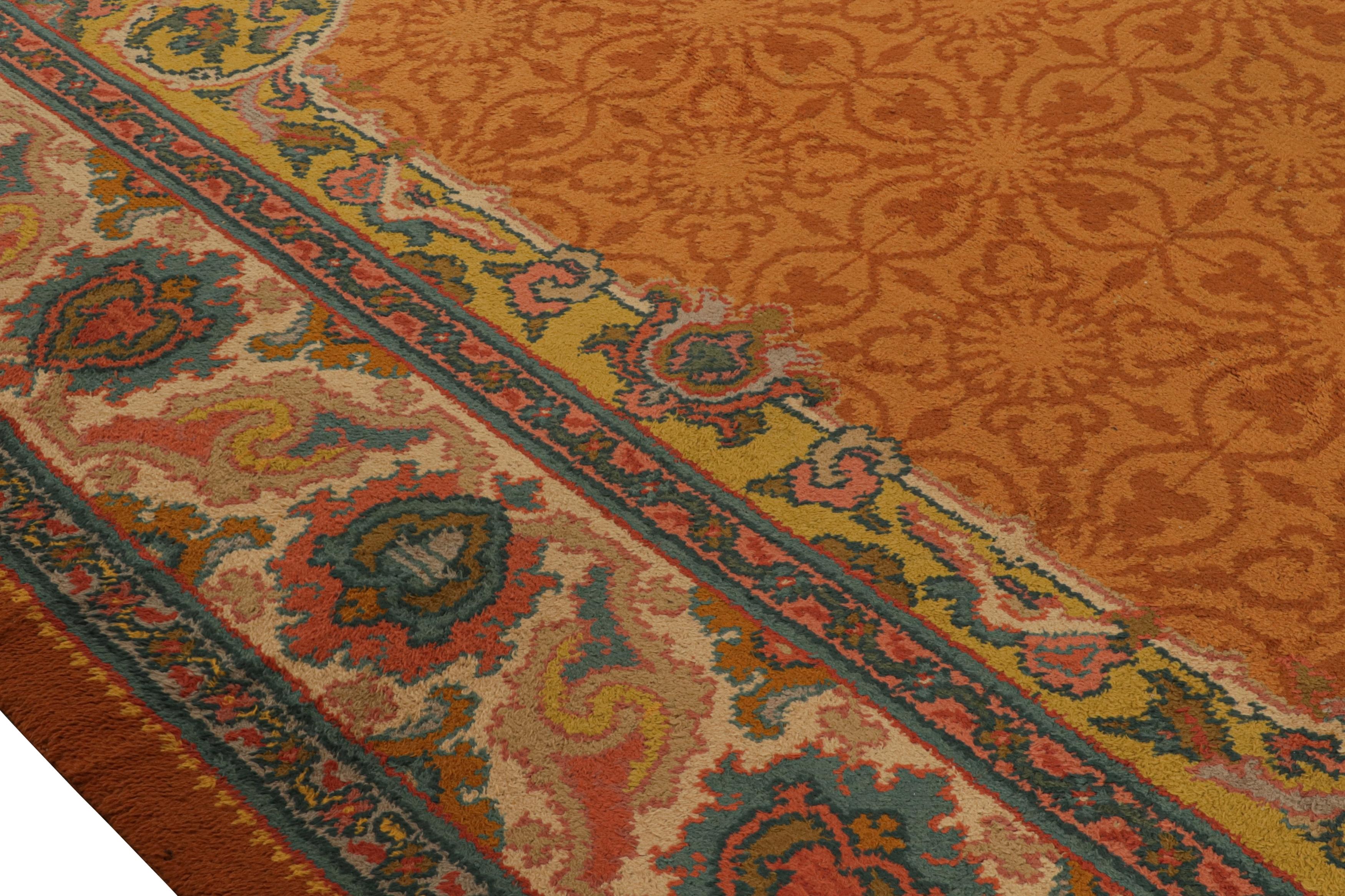 Antiker Donegal Arts & Crafts-Teppich in Orange mit Blumenmuster im Zustand „Gut“ im Angebot in Long Island City, NY