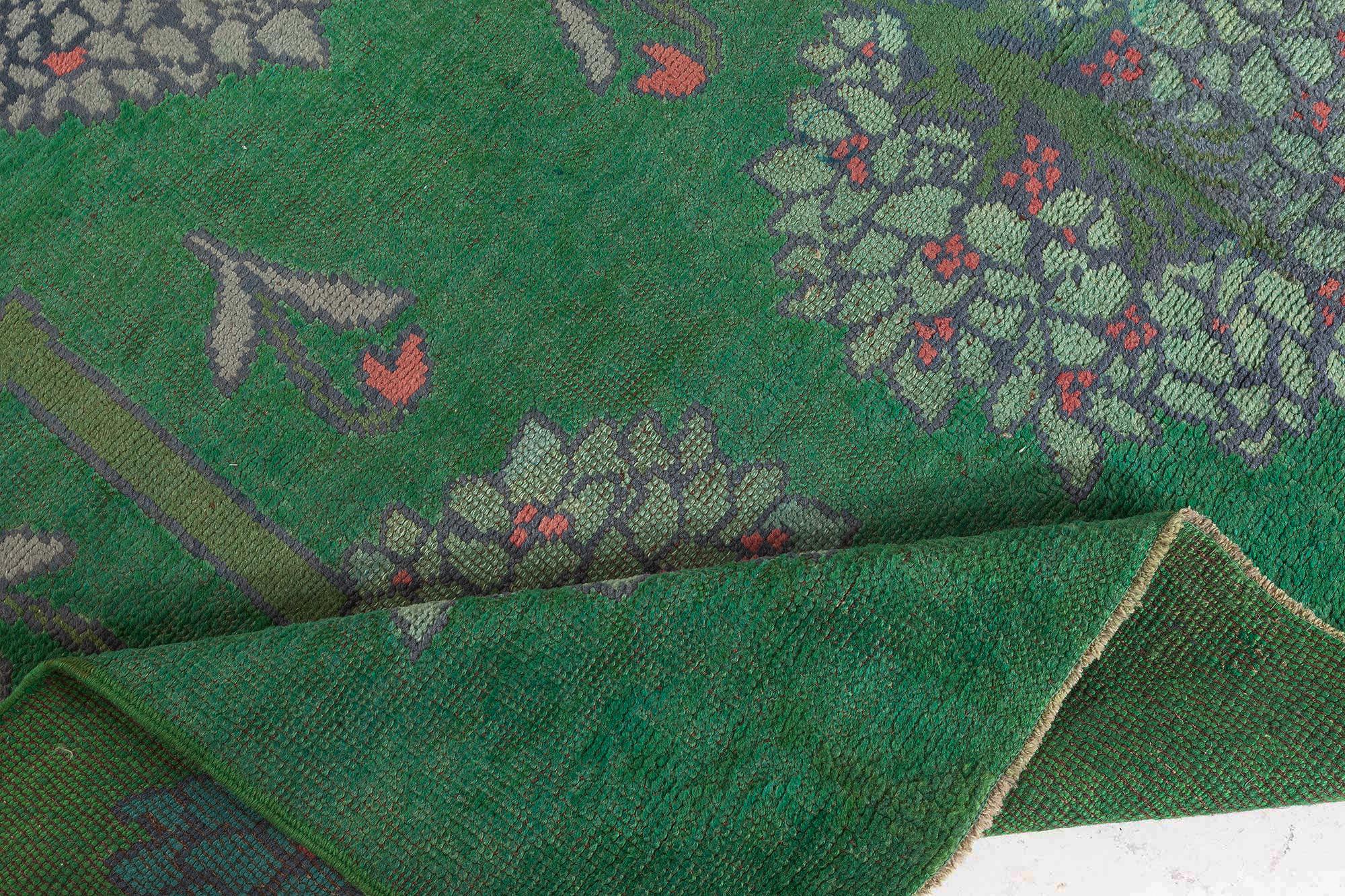 Irlandais du Nord Antique Donegal CFA Voysey Fragment Runner Doris Leslie Blau en vente