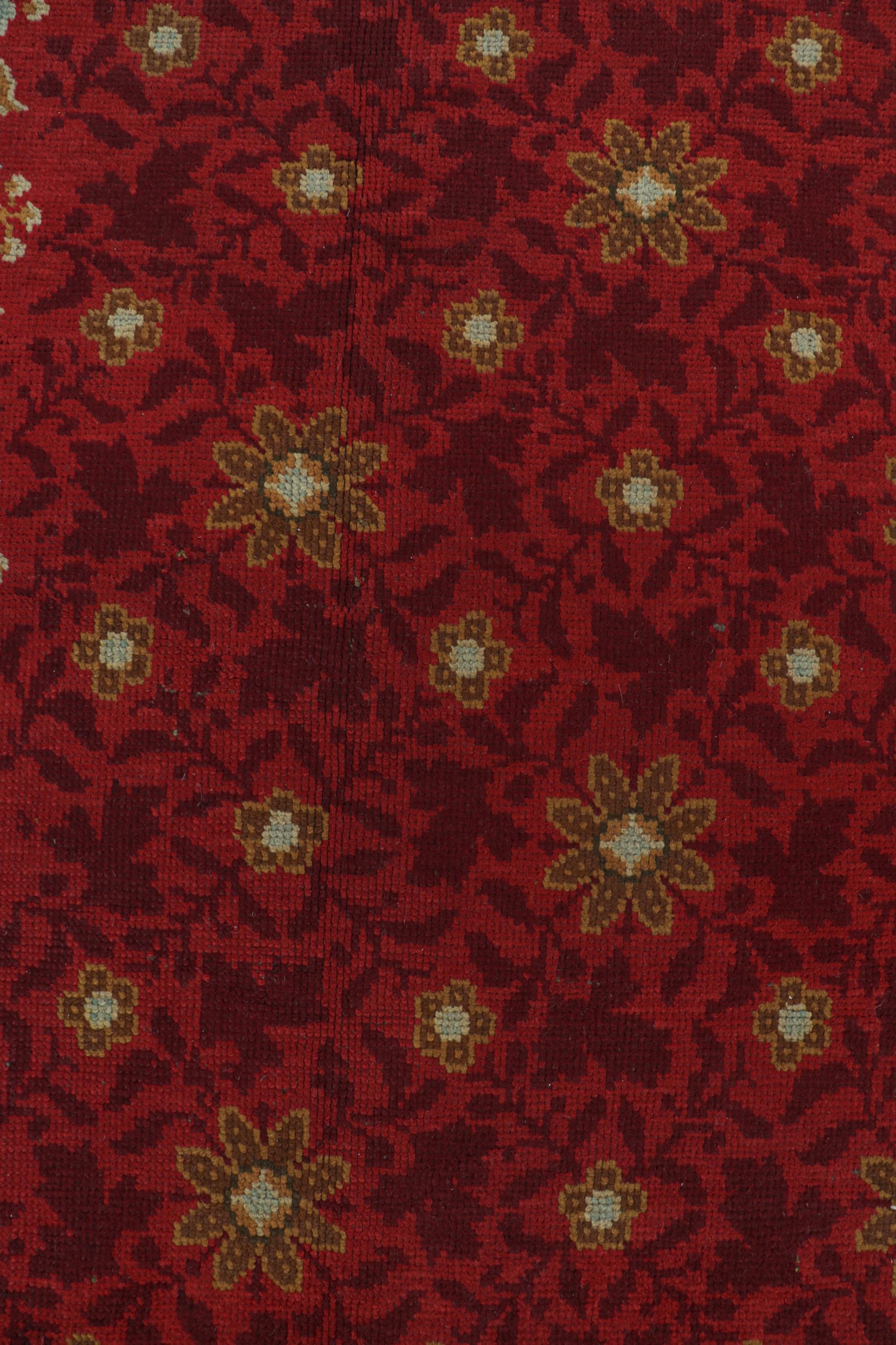 Antiker Donegal-Teppich in Rot mit Blumenmustern von Rug & Kilim (Frühes 20. Jahrhundert) im Angebot