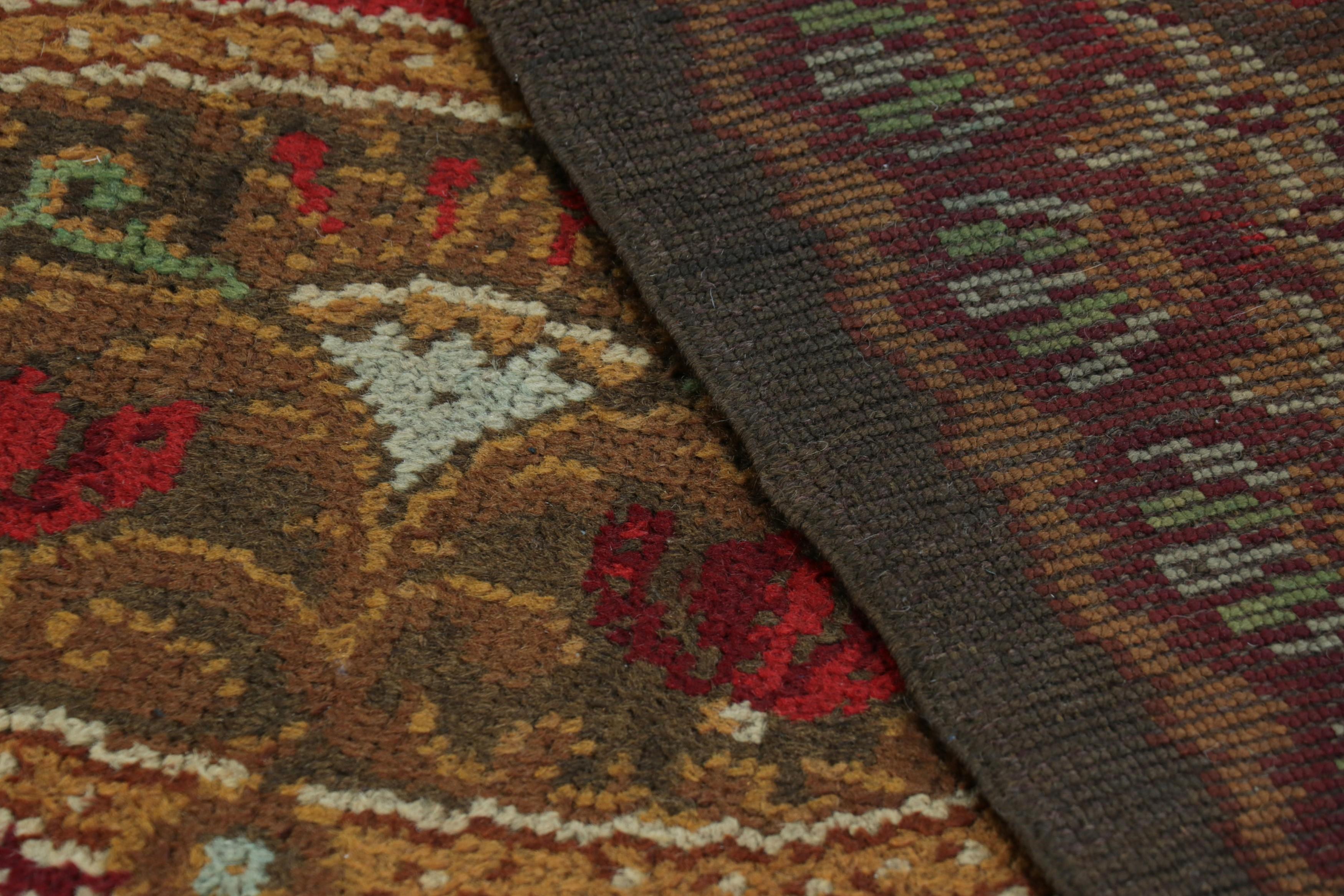 Antiker Donegal-Teppich in Rot mit Blumenmustern von Rug & Kilim (Wolle) im Angebot