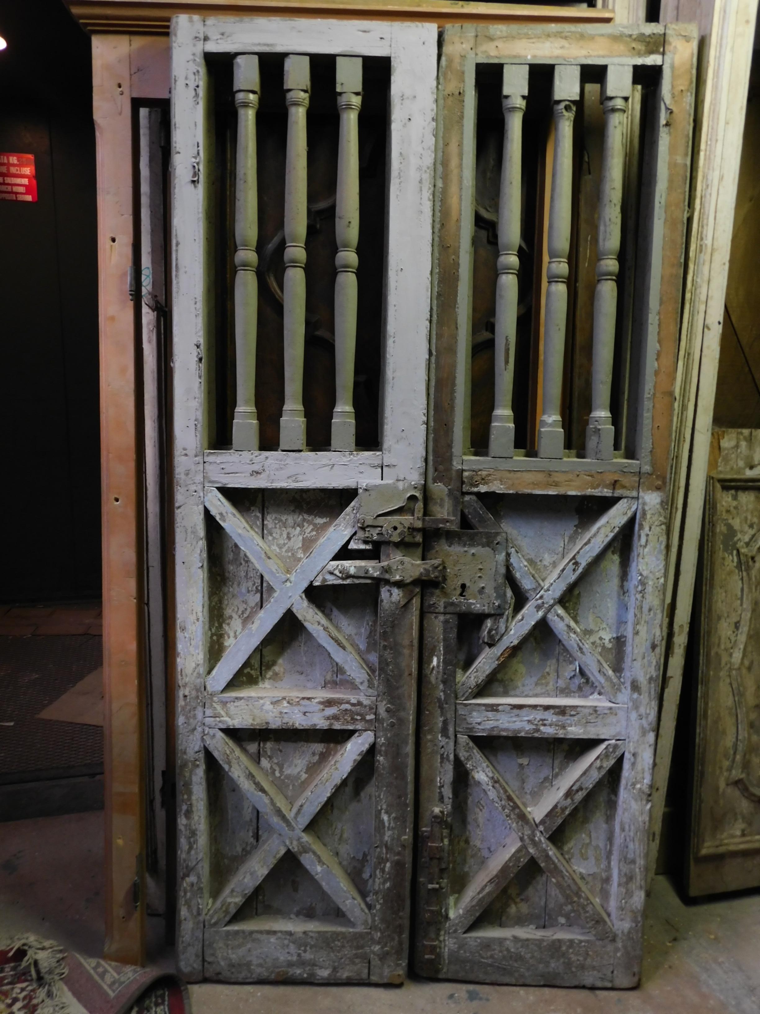 Ancient entrance door or gate with turned columns, hand painted in gray green, beautiful patina and original iron vents, was in a patio covered in a 16th century building, originating from Naples in Italy.
Of great antiquarian value, it also lends