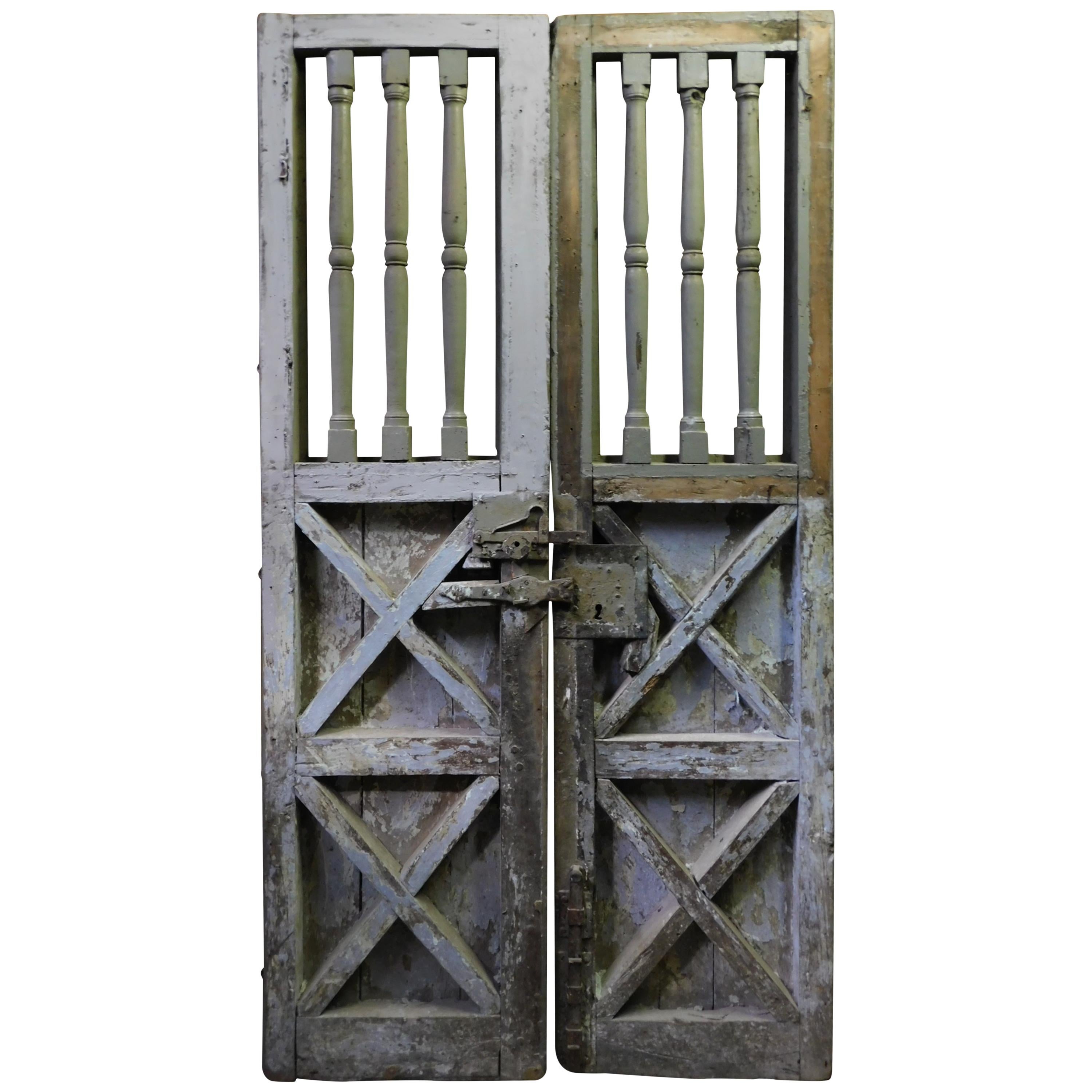 Colonnes tournées antiques pour portes et portails:: laquées:: 16ème siècle:: origine Naples Italie