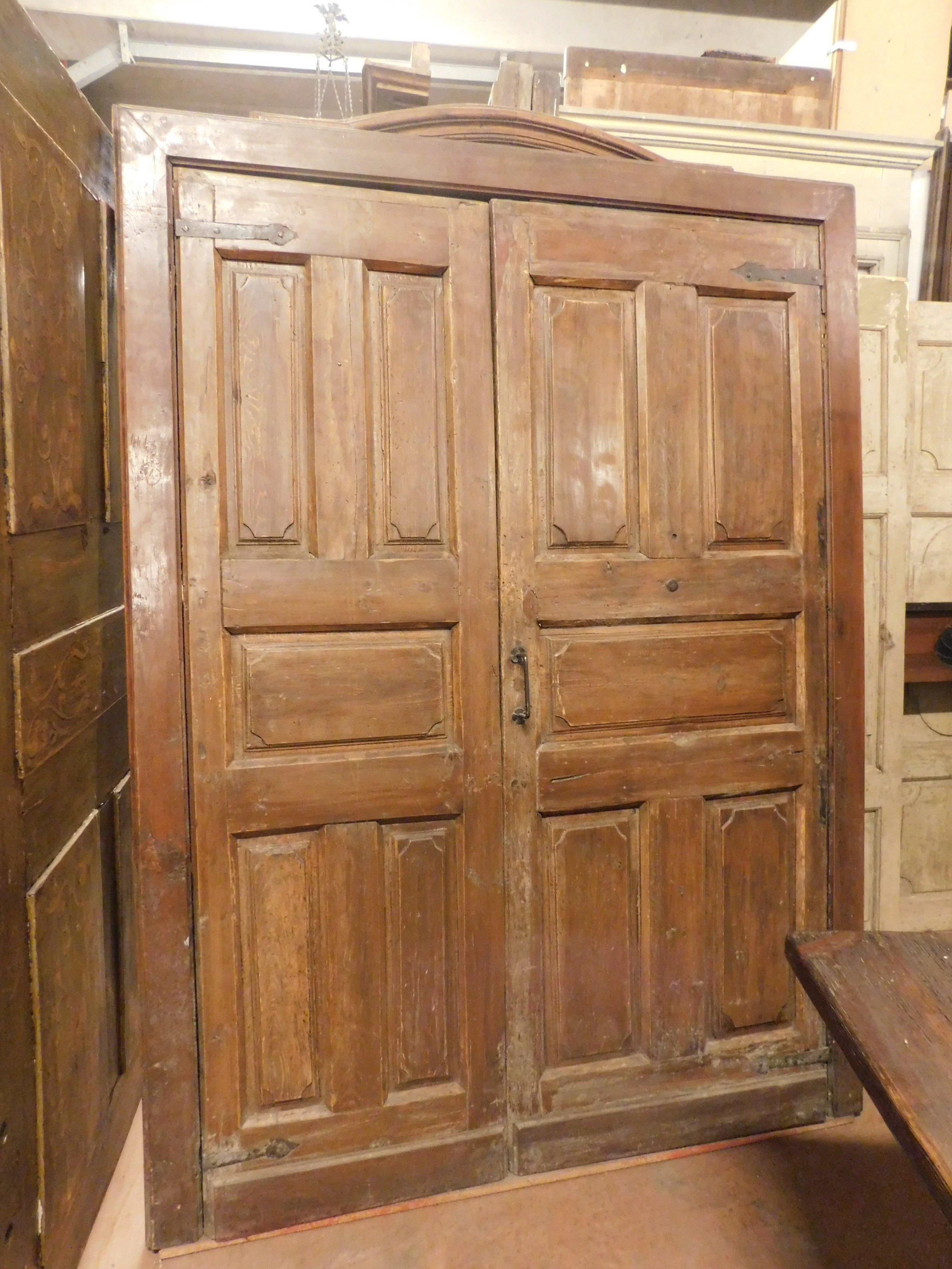 Hand-Carved Antique door in brown oak, double wing and frame, saloon opening push/pull, '700