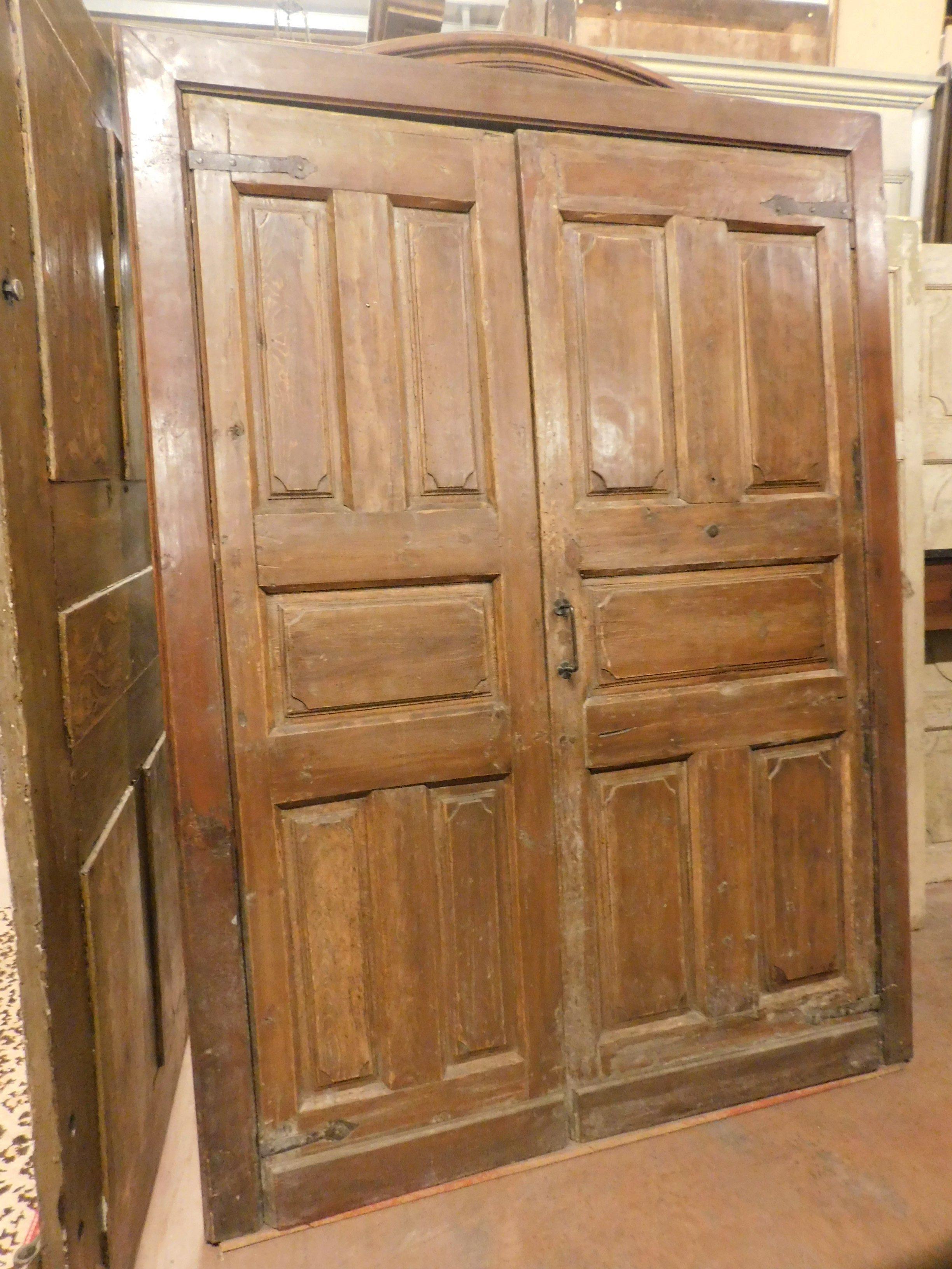 Late 18th Century Antique door in brown oak, double wing and frame, saloon opening push/pull, '700