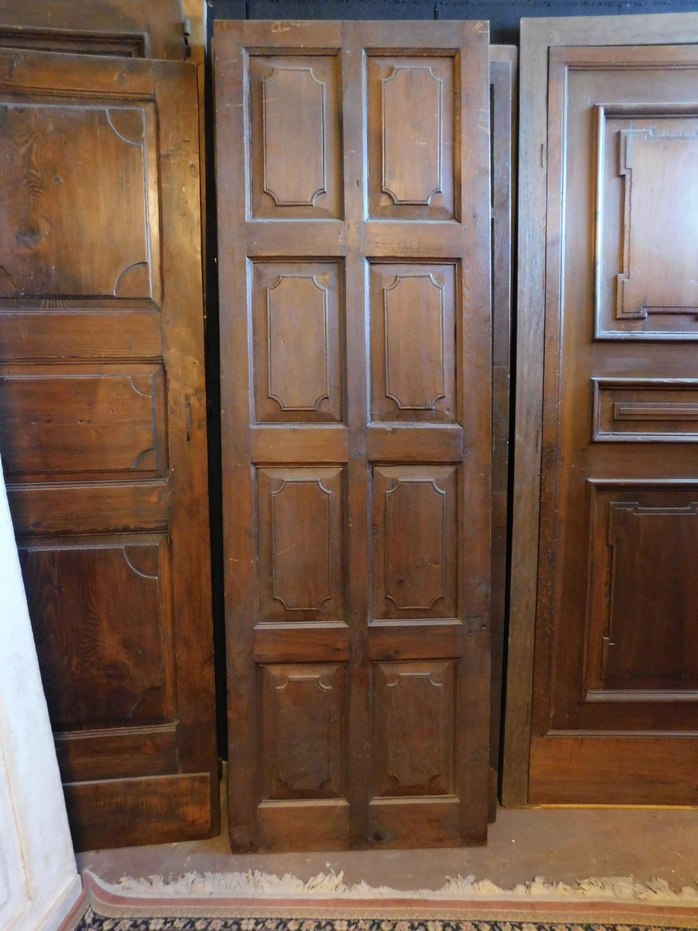 Antique door in solid brown walnut, hand-carved with 6 panels on each side, carved in the same way on both sides (from the center), patinated and double-sided finished, hand-built in the 18th century, in Italy.
Ideal to adapt to a door, with irons