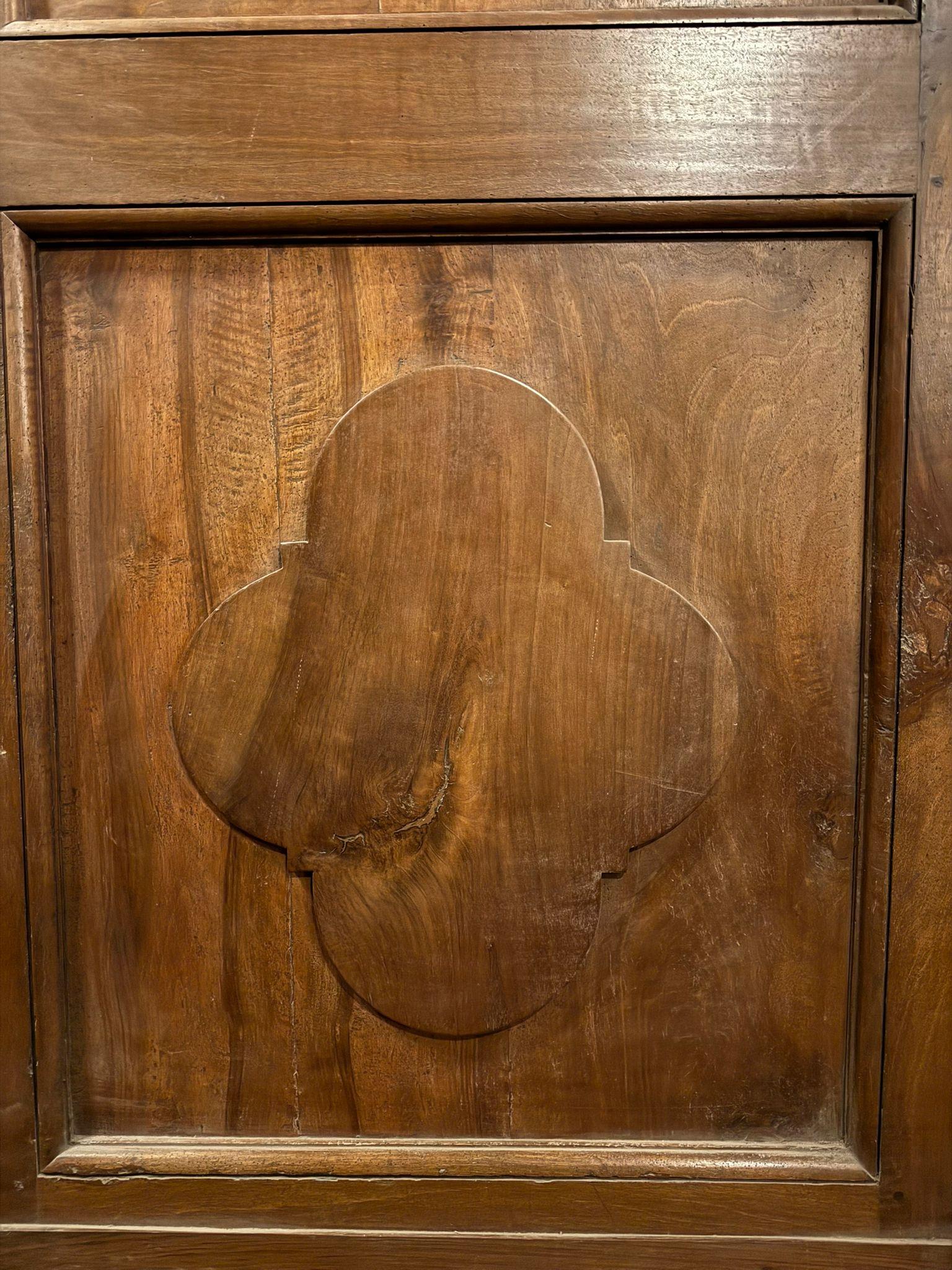 italien Porte ancienne en Wood Wood, un vantail avec deux panneaux sculptés, Italie en vente