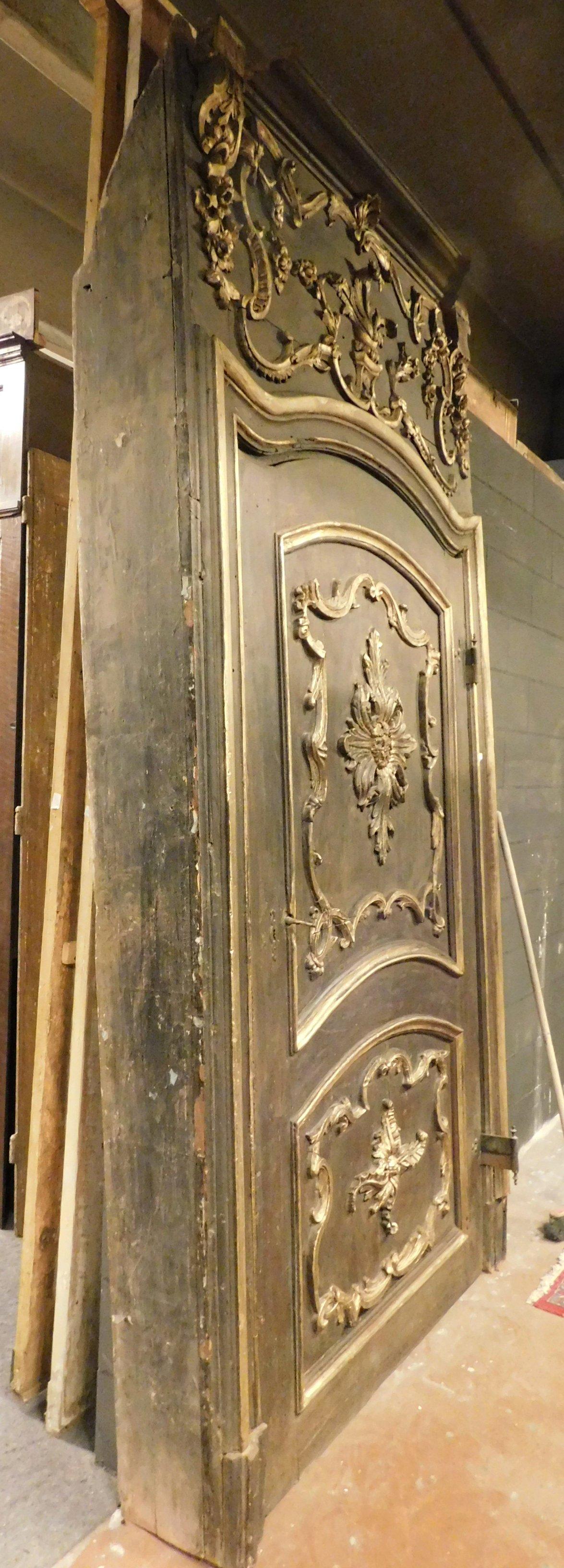 Antique Door with Rich Frame and Carved over Door, Black and Gold, 1700, Italy For Sale 3