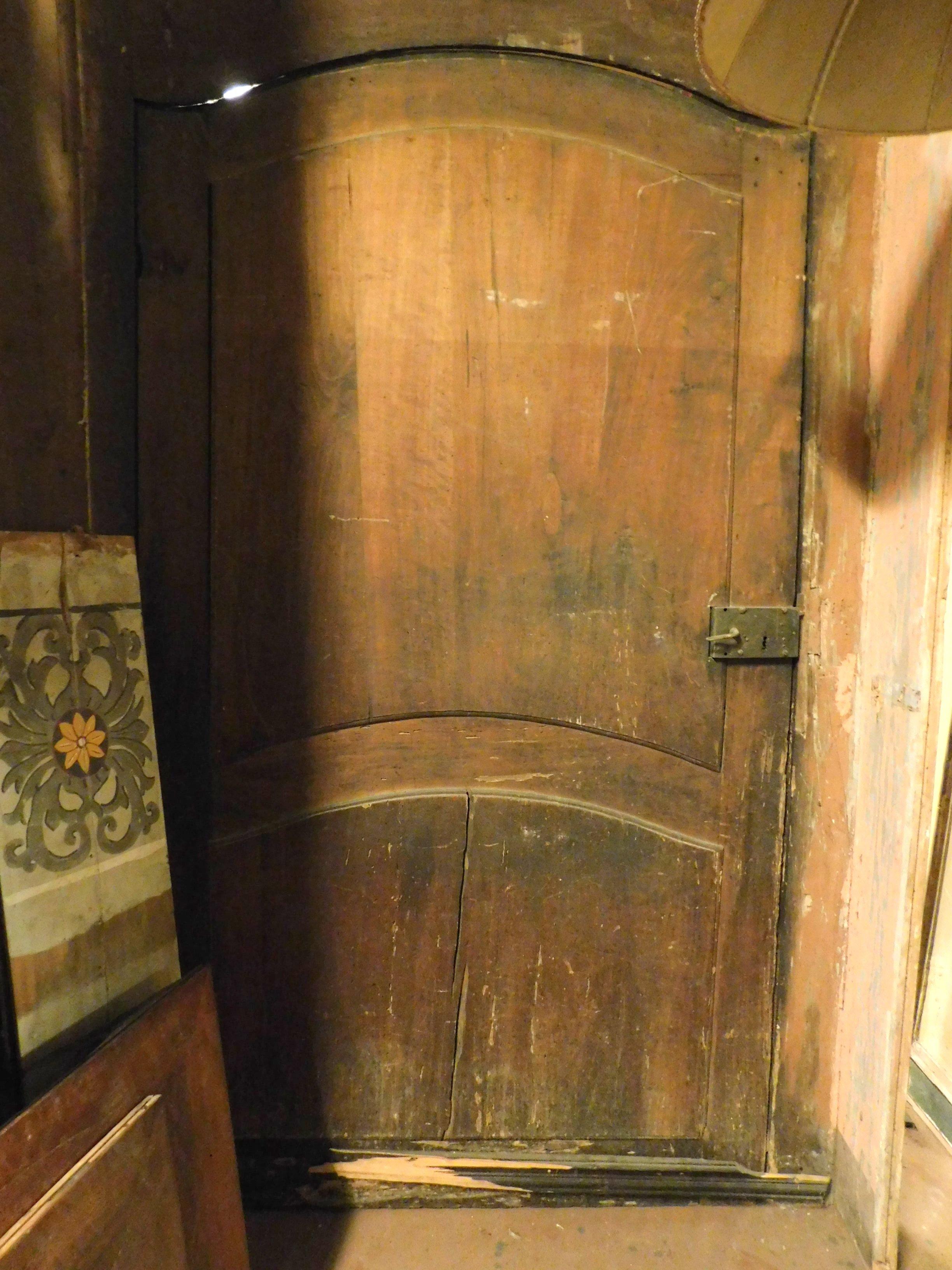 Antike Tür mit reichhaltigem Rahmen und geschnitzt über der Tür, Schwarz und Gold, 1700, Italien im Angebot 3