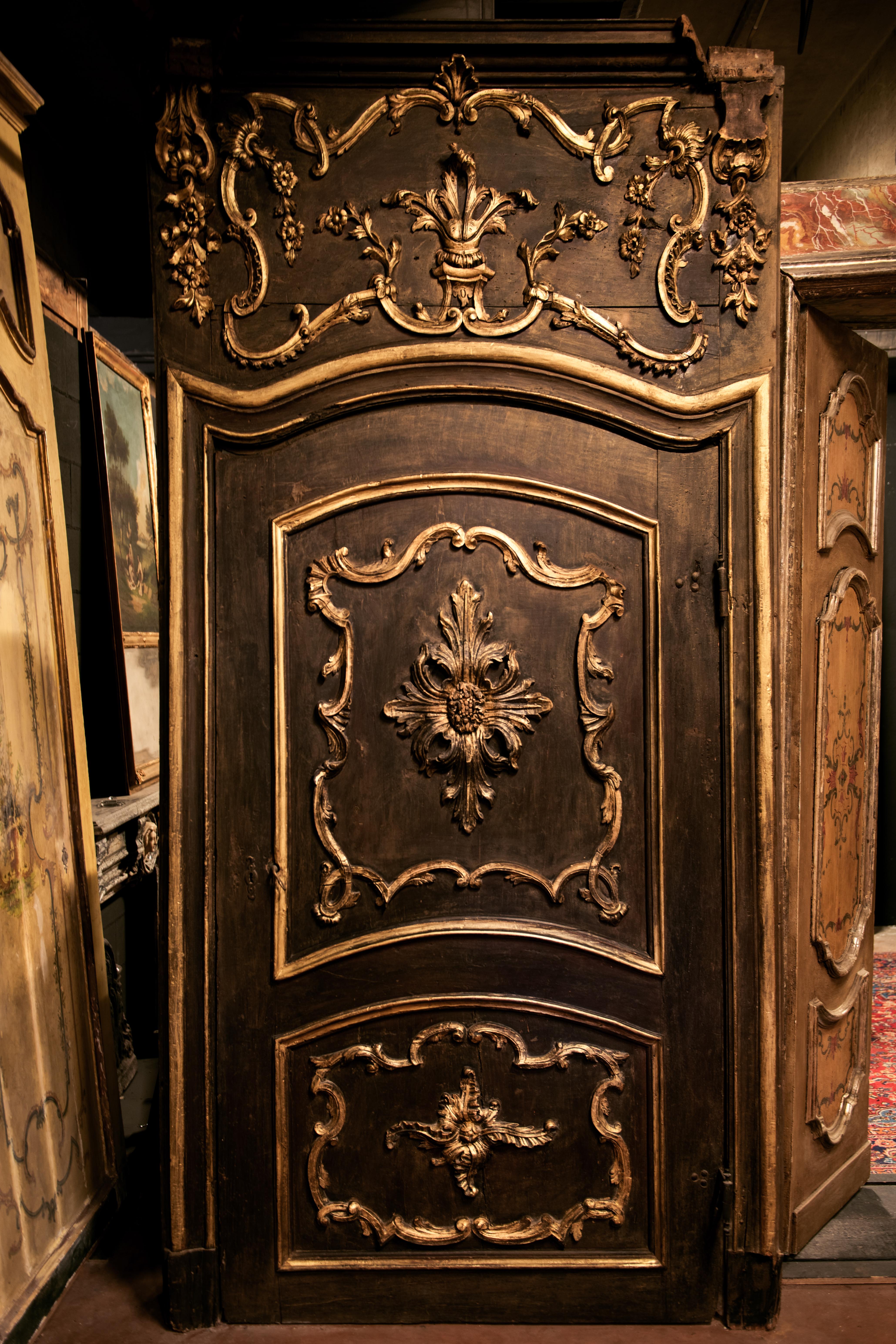 Antique Door with Rich Frame and Carved over Door, Black and Gold, 1700, Italy For Sale 1