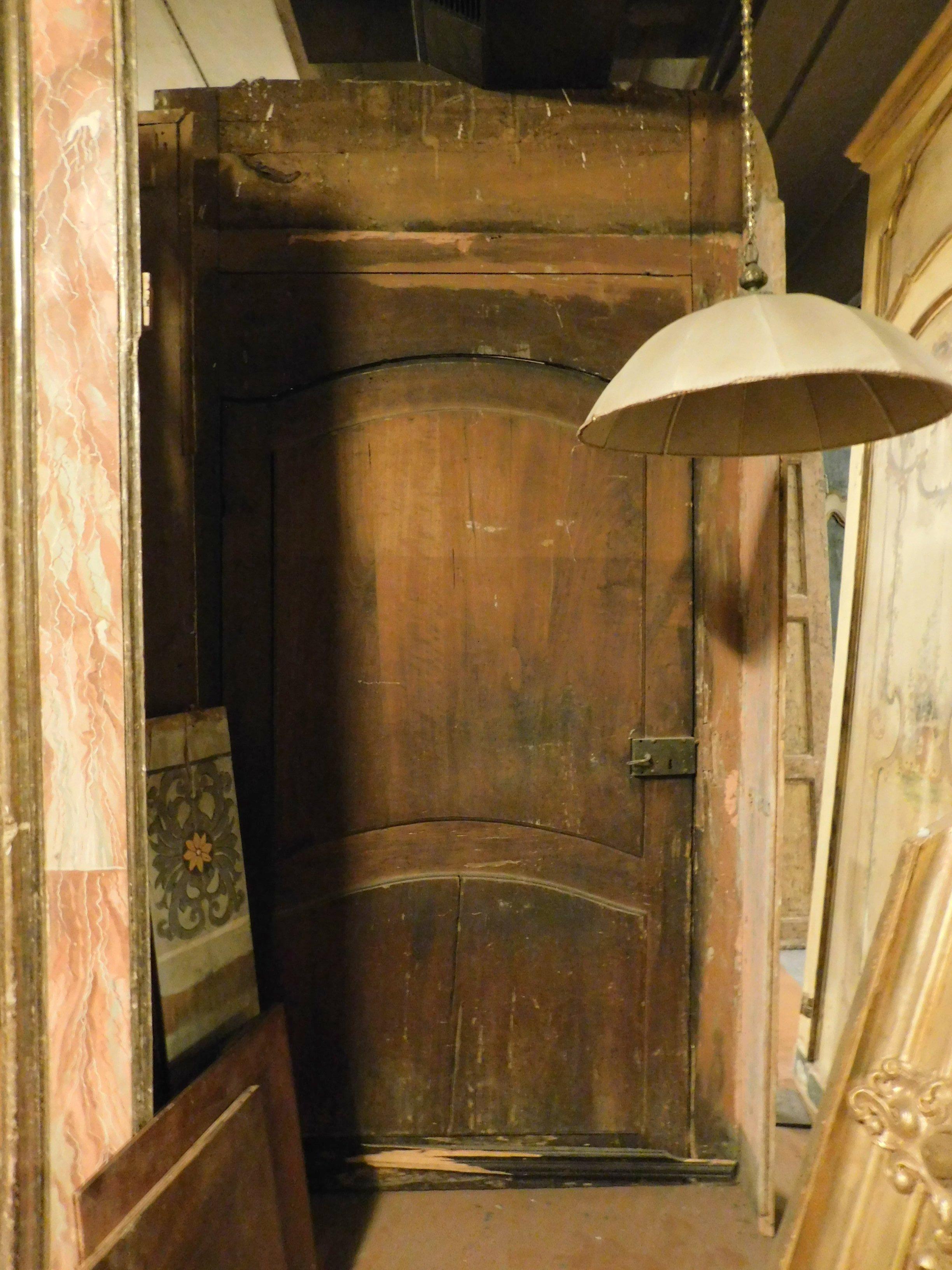 Antike Tür mit reichhaltigem Rahmen und geschnitzt über der Tür, Schwarz und Gold, 1700, Italien im Angebot 2