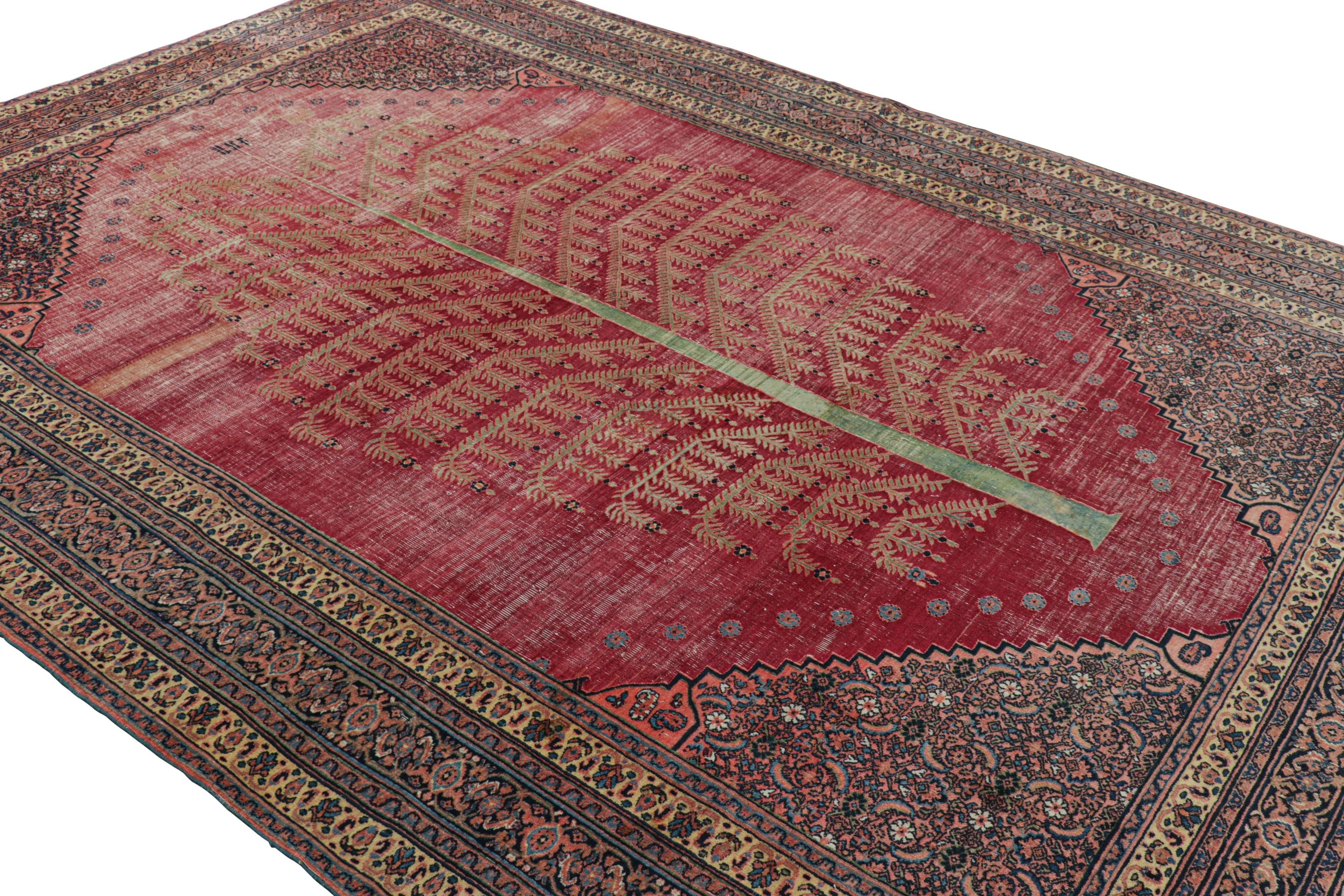 Antique Doroksh Persian Rug, Red and Pink Tree of Life Pattern - Rug & Kilim In Good Condition For Sale In Long Island City, NY