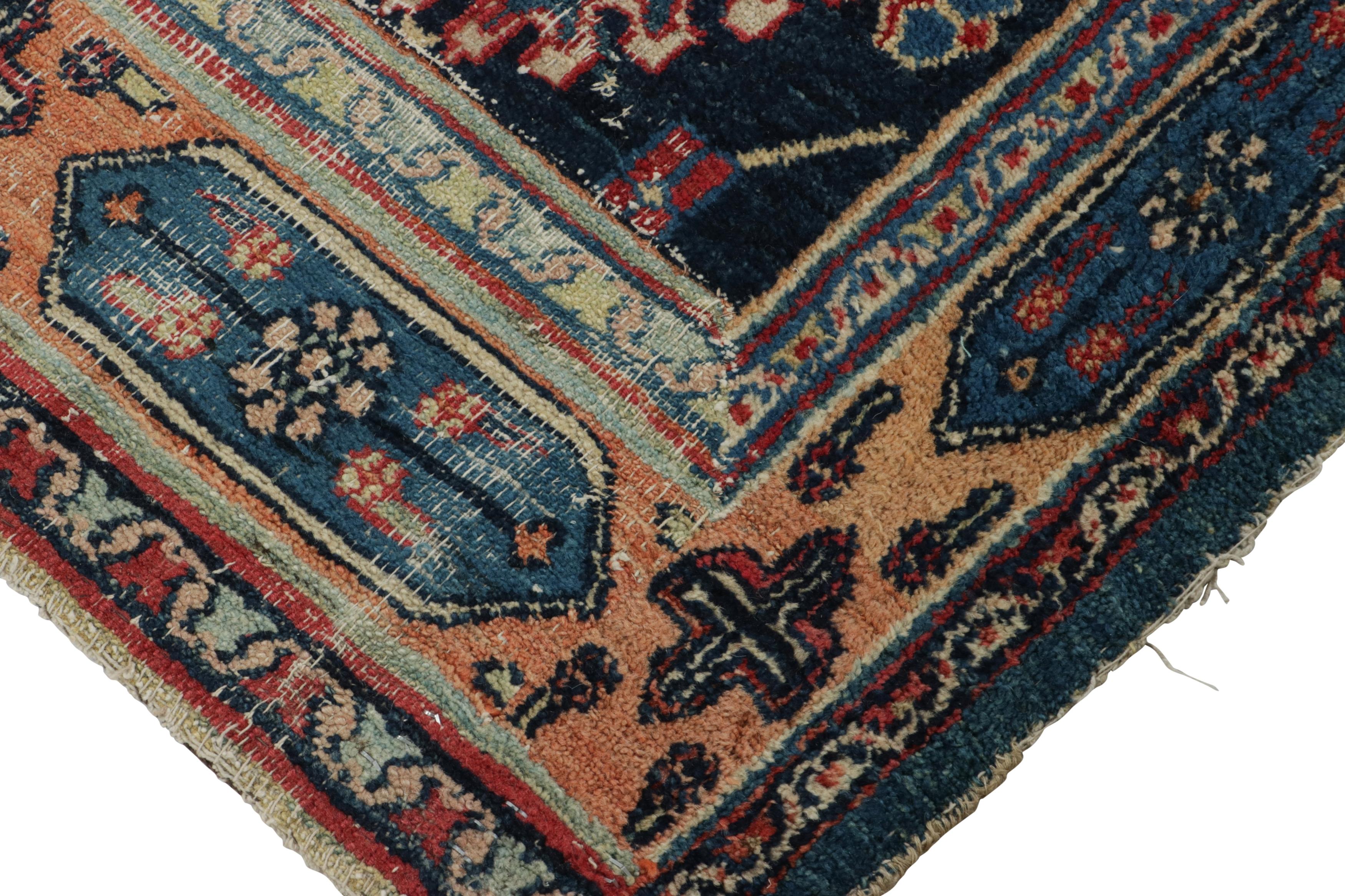 Fine XIX secolo Antico tappeto persiano Dorokshian Runner, blu con medaglioni geometrici - Rug & Kilim in vendita