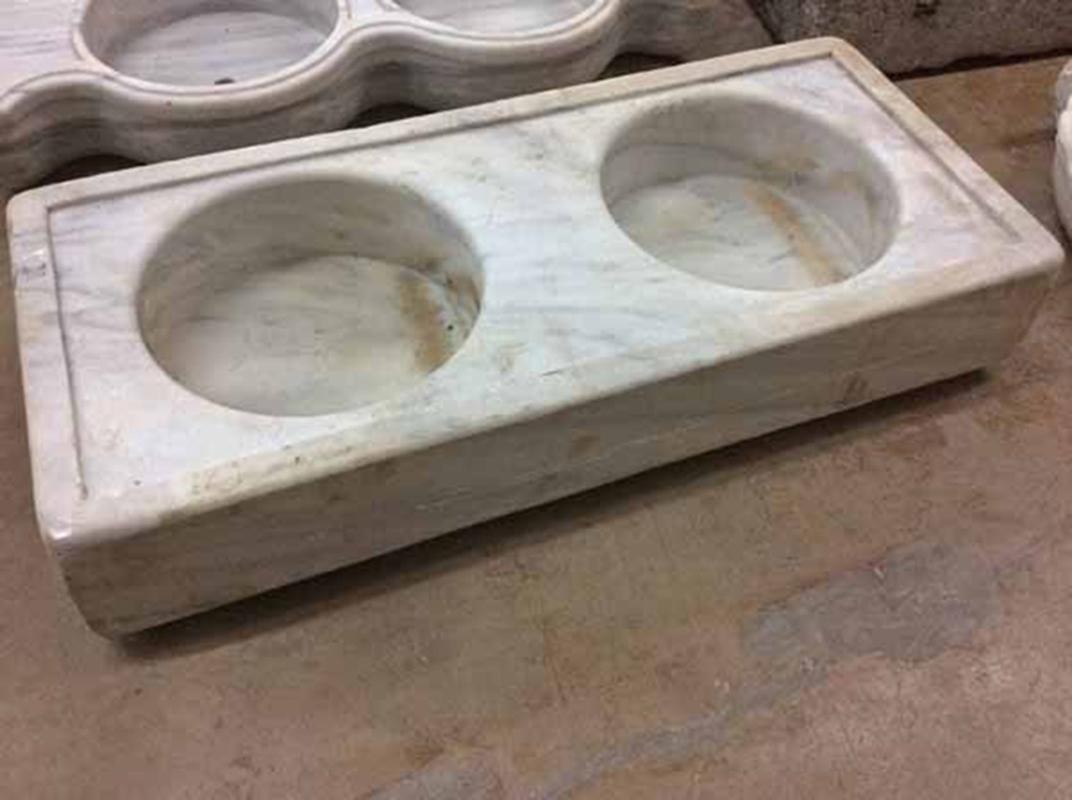 Antique double basin white marble sink

Origin: Greece,

circa 1800s

Measurements:
43.5