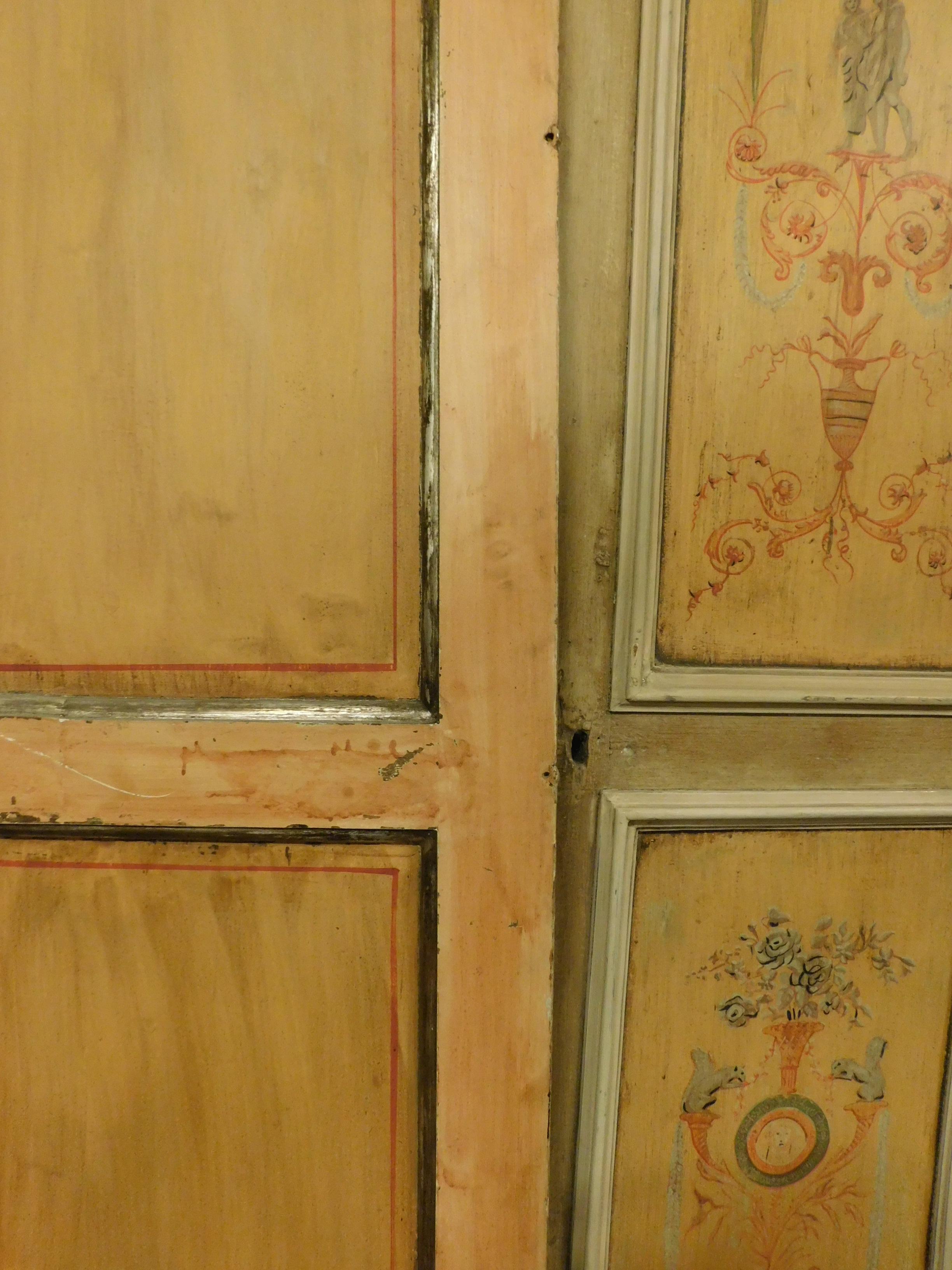 Antica porta doppia in legno giallo beige con dipinti, '700 Italia 5