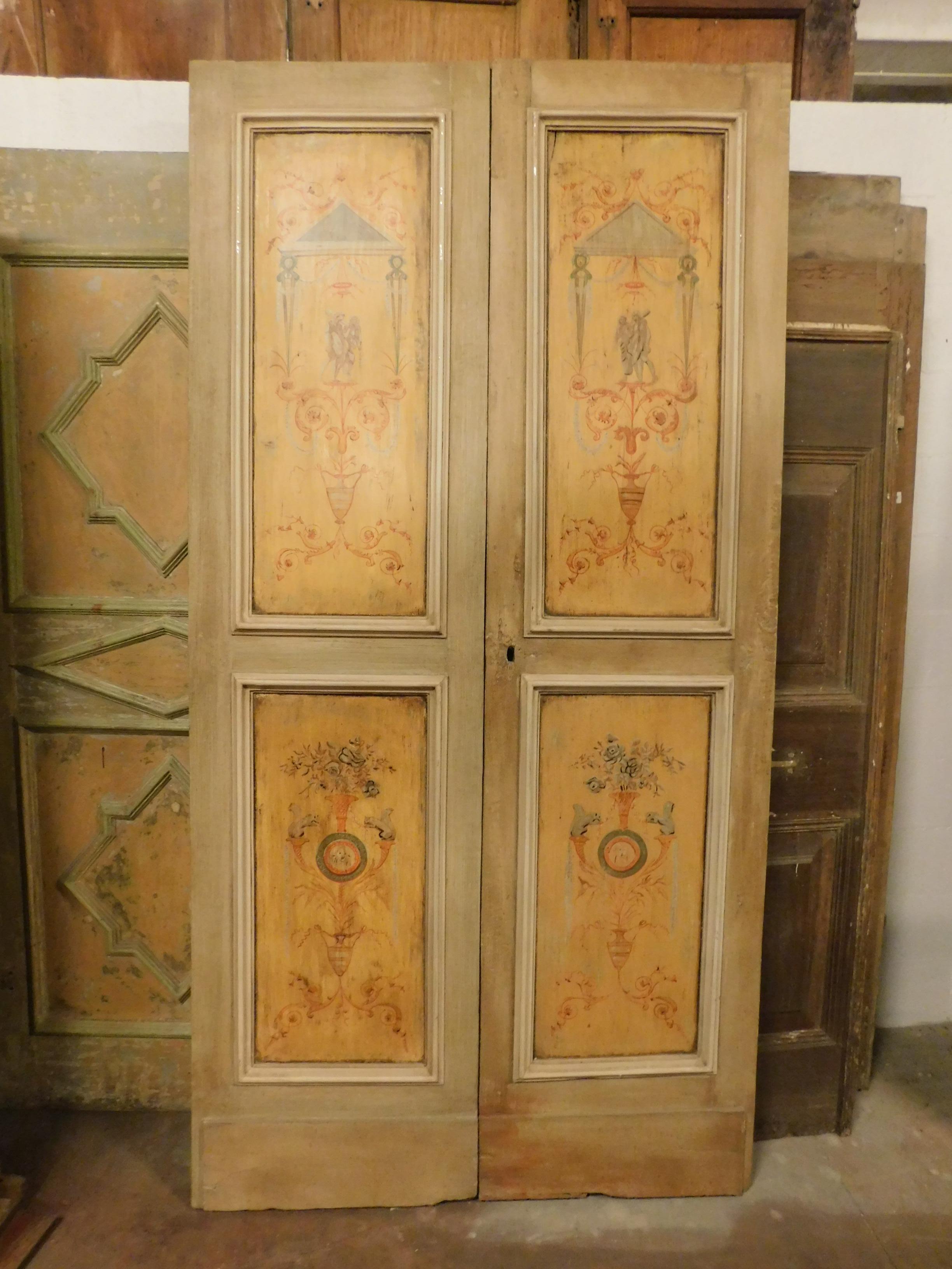 Dipinto a mano Antica porta doppia in legno giallo beige con dipinti, '700 Italia