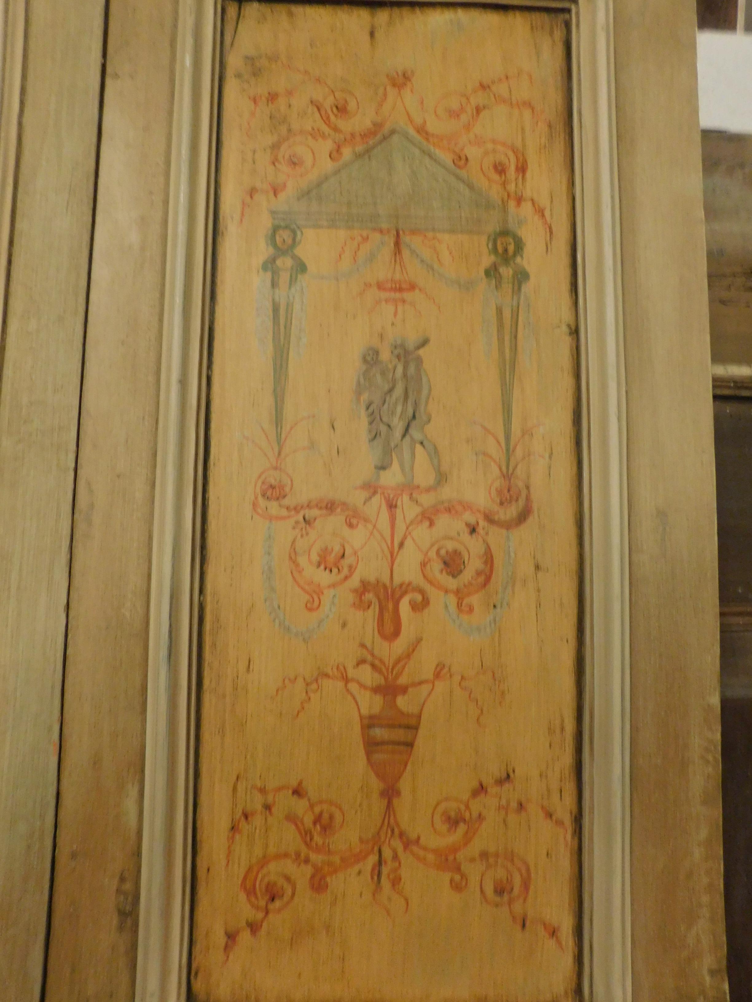 Porte double en bois jaune beige antique avec peintures, 700 Italie en vente 1