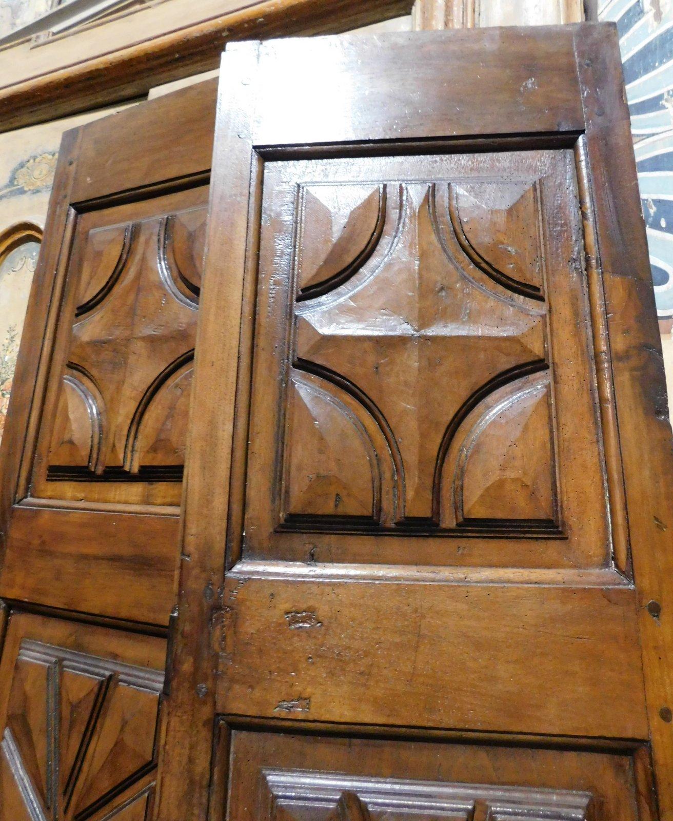 Hand-Carved Antique Double Door Carved in Brown Walnut, Diamonds and Stars, Italy '600 For Sale