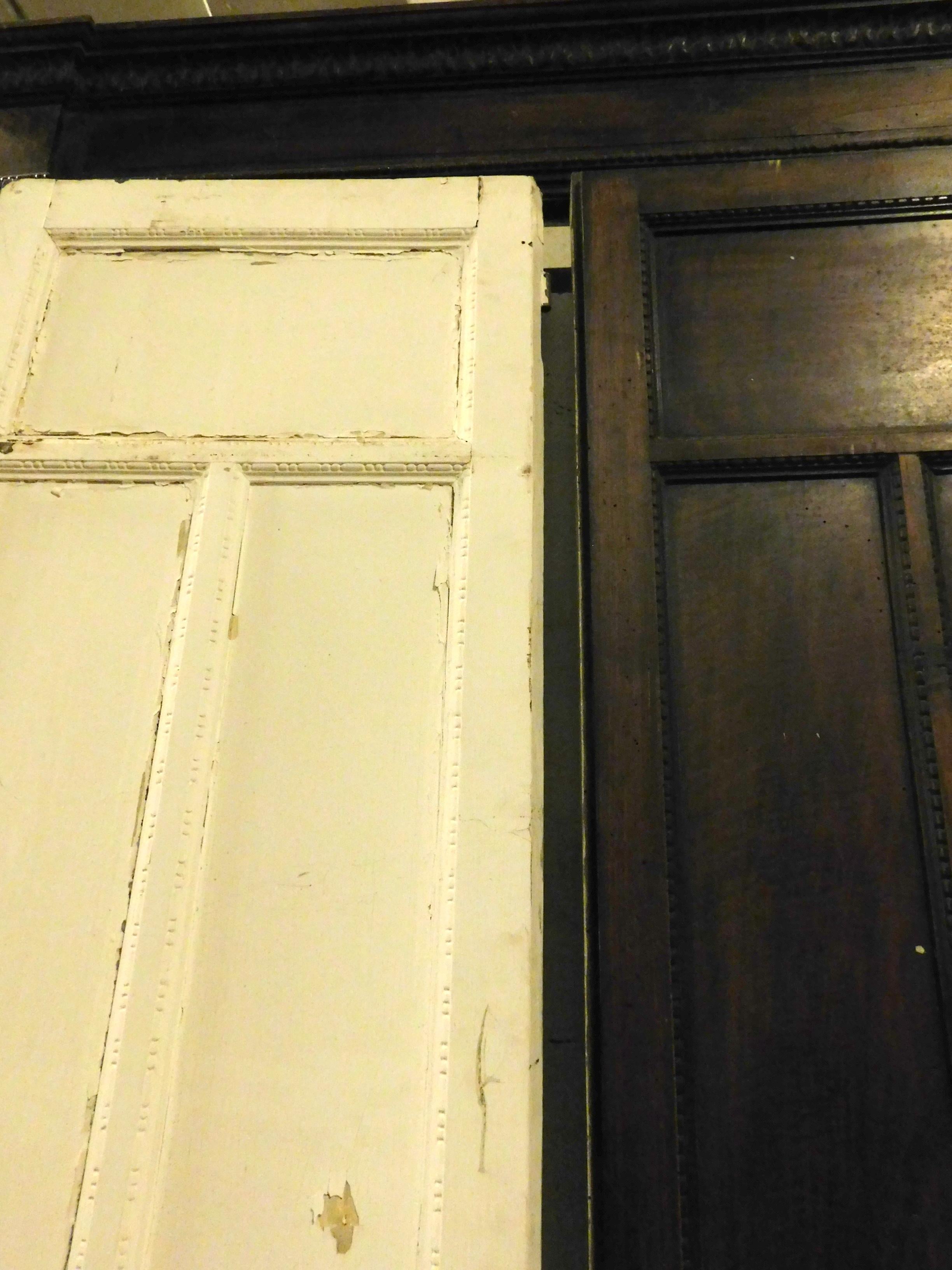 Antike Doppeltür aus geschnitztem Nussbaumholz mit Rahmen, frühe 1900er Jahre, Italien im Angebot 2