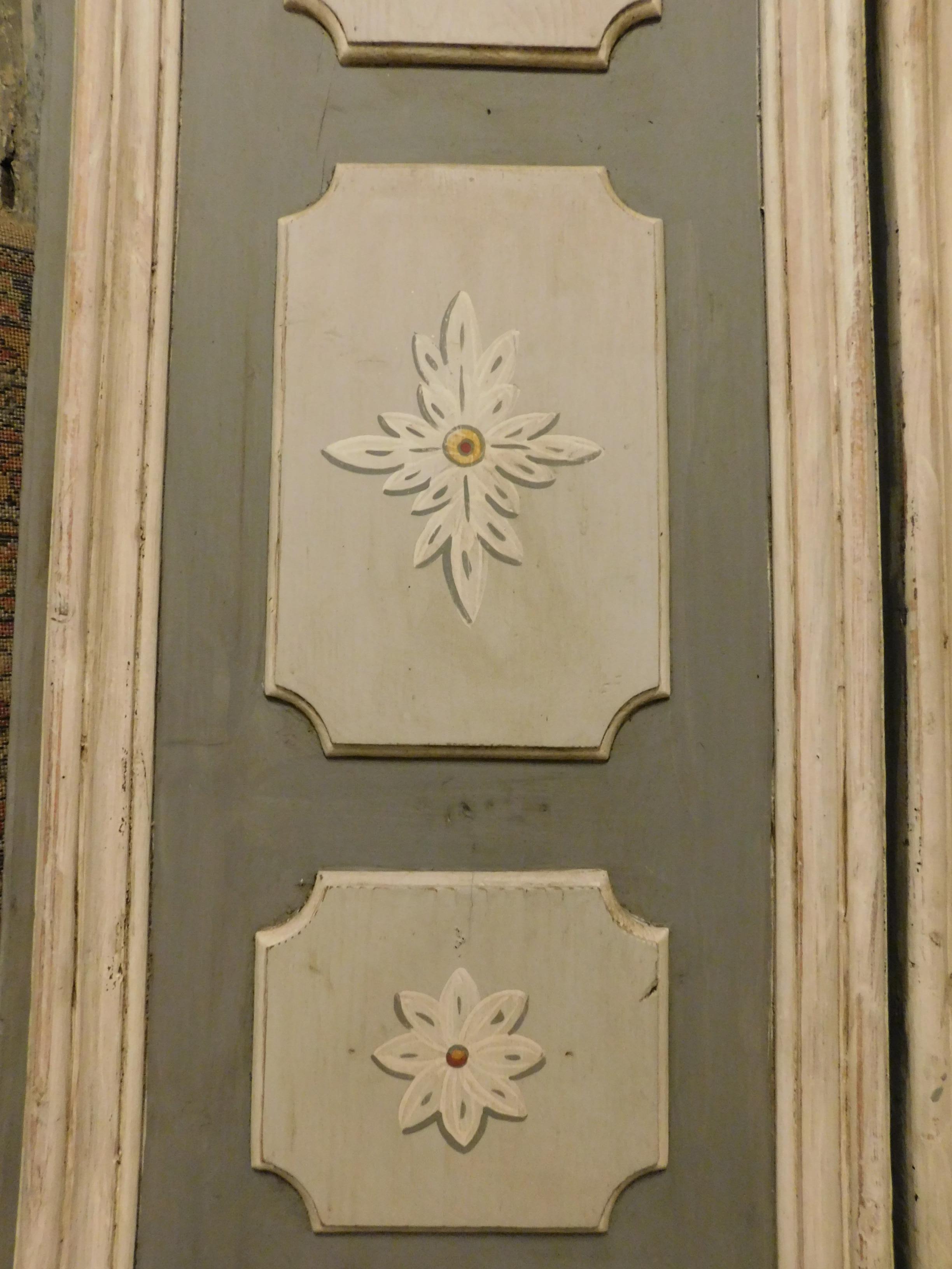 Antique Double Door, Lacquered and Painted, 19th Century, Italy In Good Condition For Sale In Cuneo, Italy (CN)