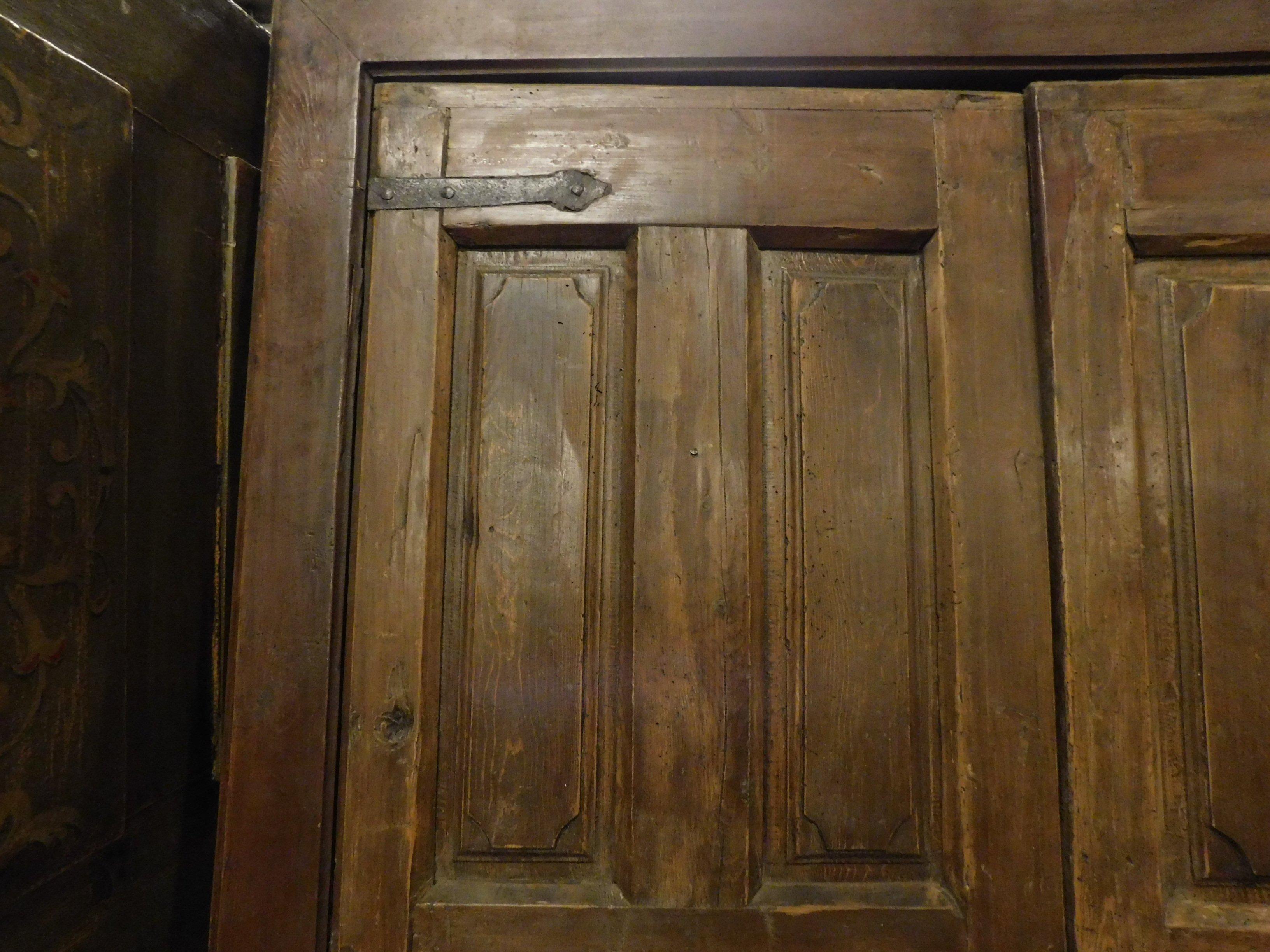 Antique door in brown oak, double wing and frame, saloon opening push/pull, '700 1