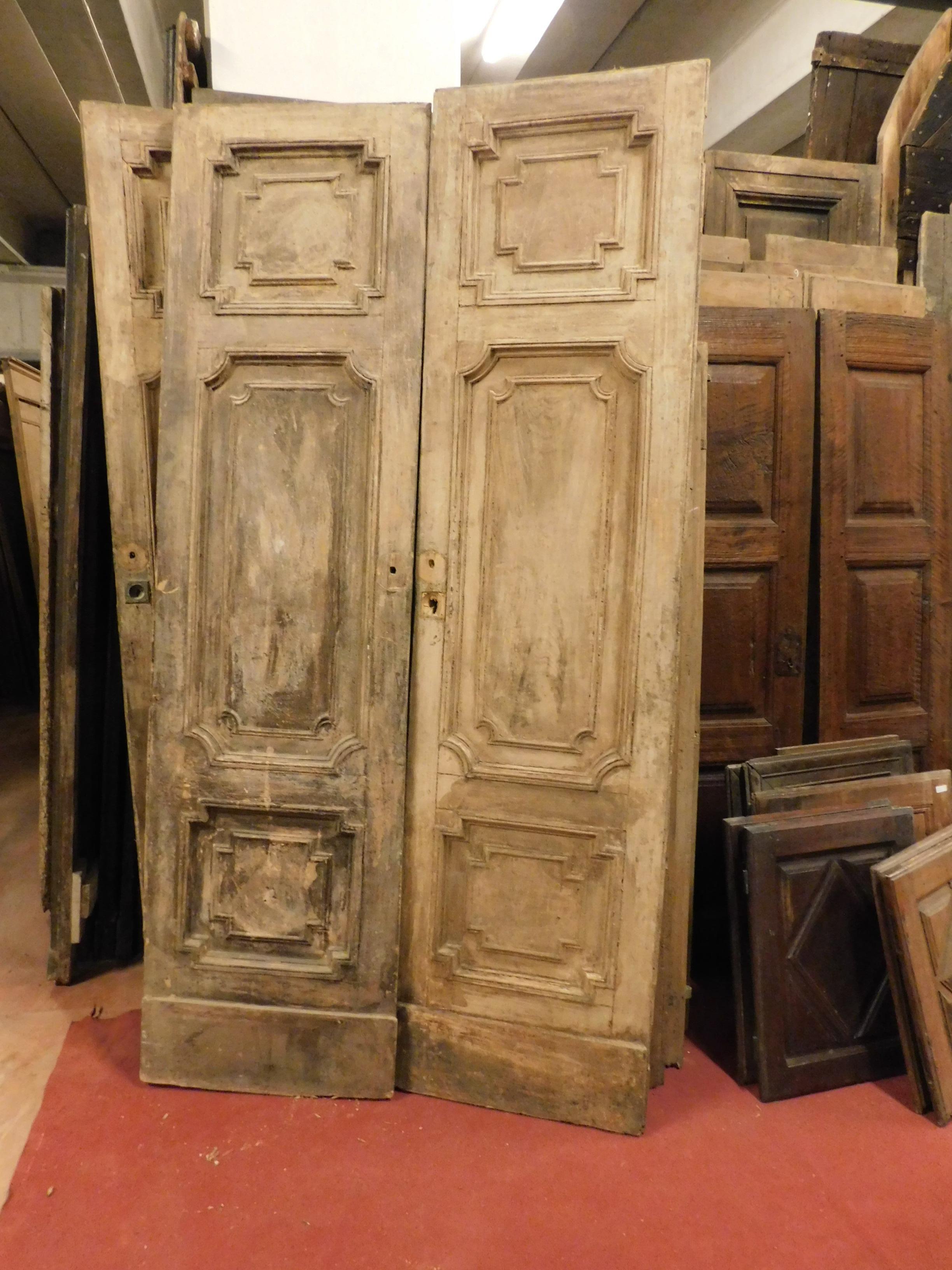 Antique Double Doors in Light Fir Wood, Sculpted Style Louis XVI, 1700, Italy 2