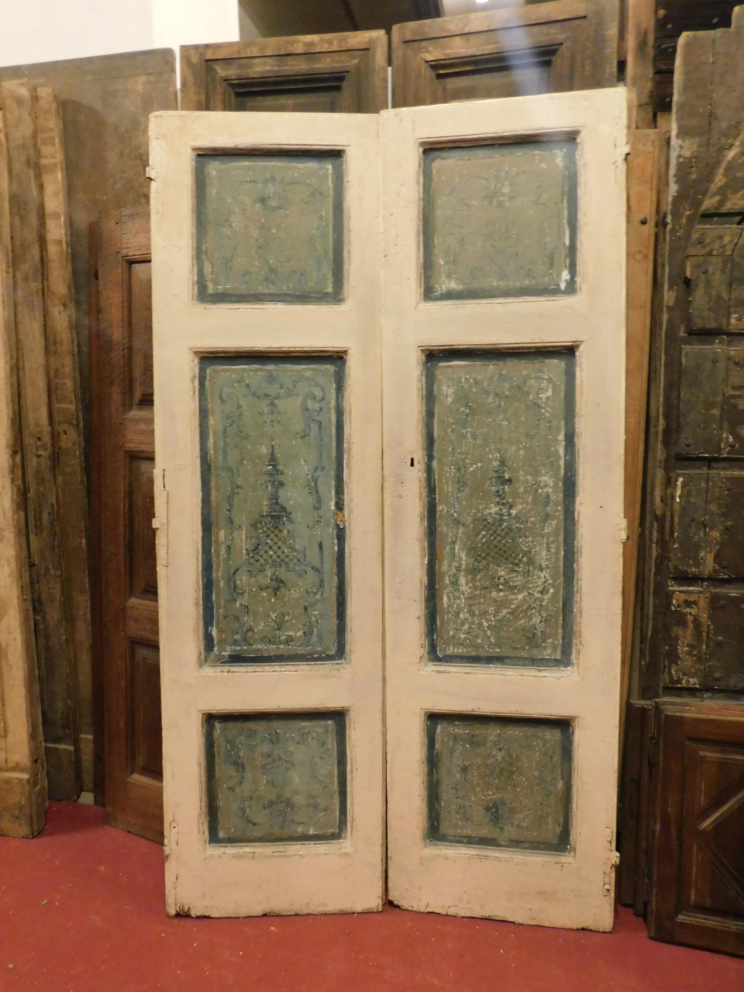 Ancient double wooden doors, hand painted panels with typical decorations of the century, white lacquered molure, two frameless doors, beautiful front and back, made in the 18th century by an Italian craftsman.
They can be framed, or hung on the