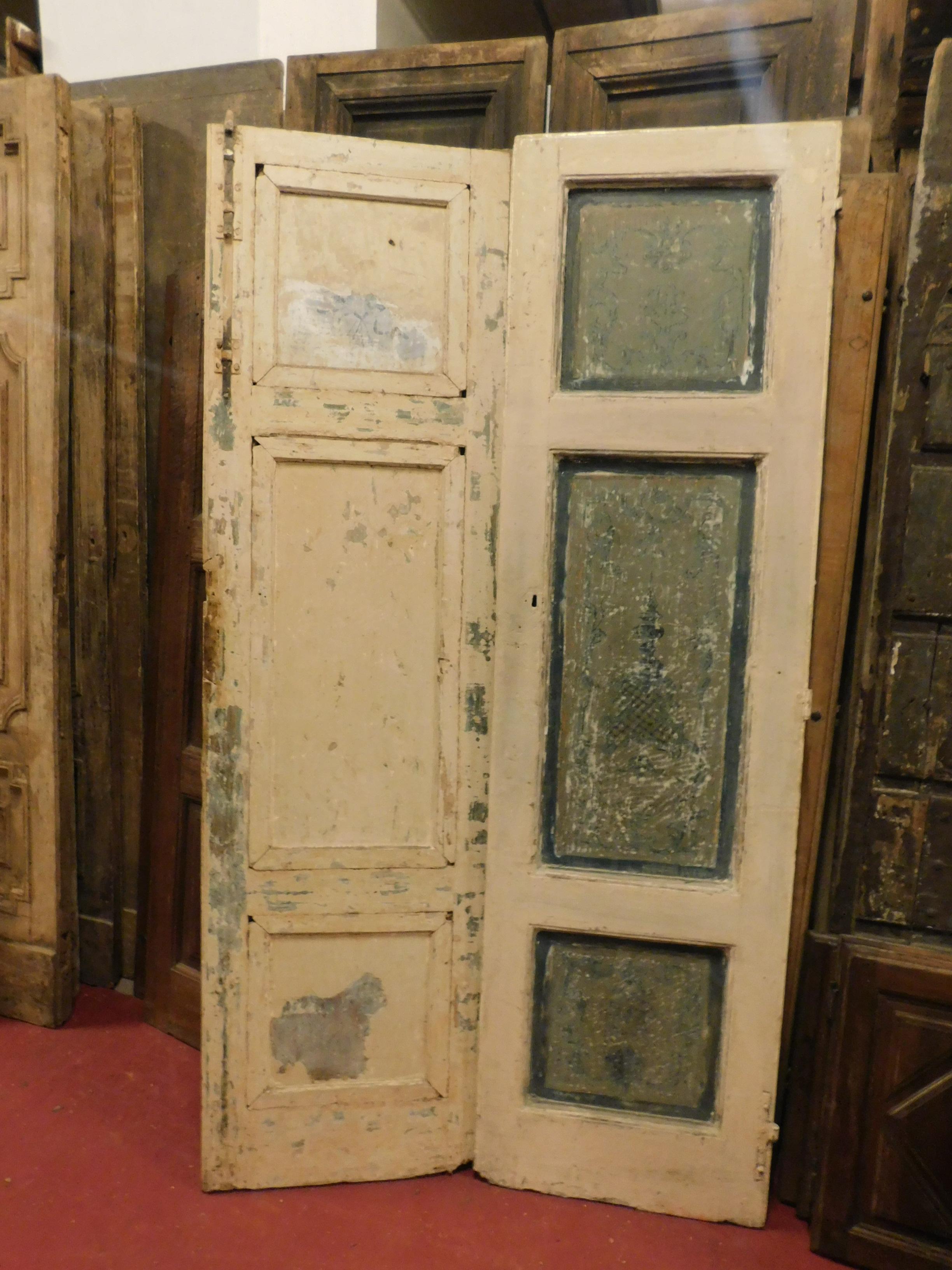 Antique Double Doors in White and Blue Lacquered Wood, 1700, Italy In Good Condition In Cuneo, Italy (CN)