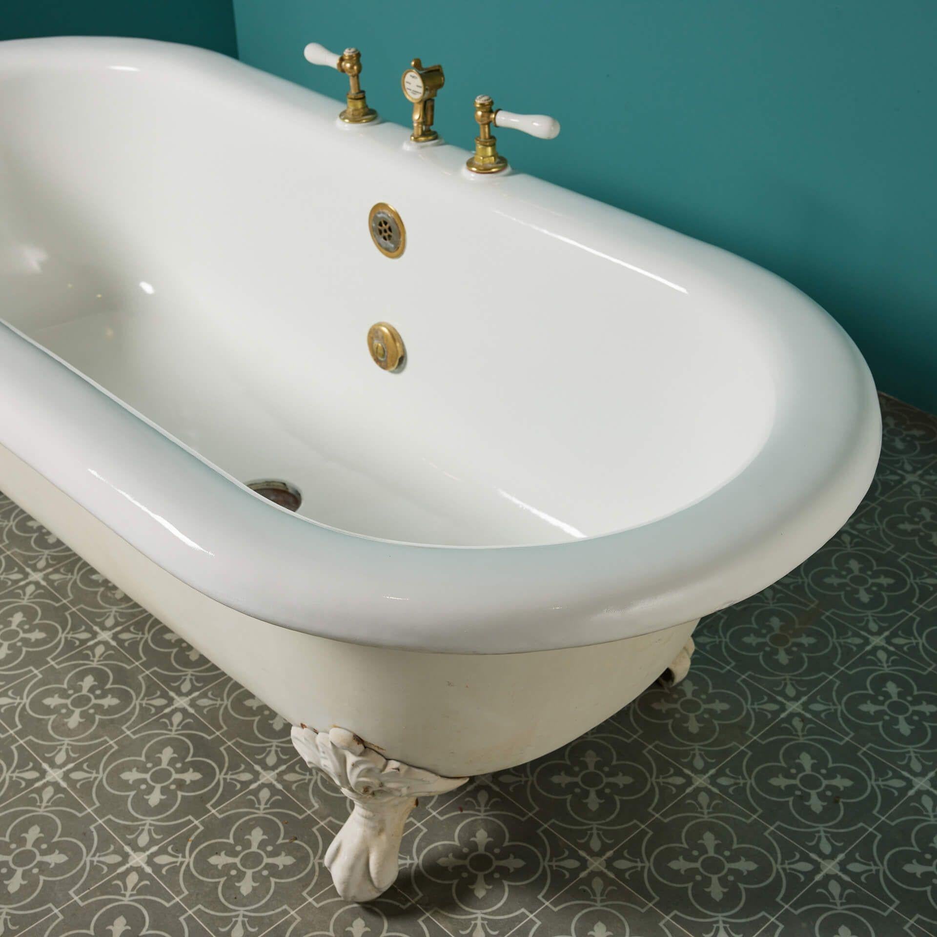 Antique Double Ended Bathtub with Ball and Claw Feet by George Jennings In Fair Condition For Sale In Wormelow, Herefordshire
