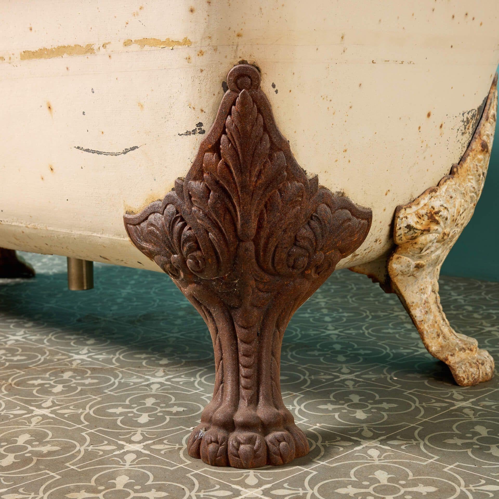 Metal Antique Double Ended Bathtub with Claw Feet For Sale