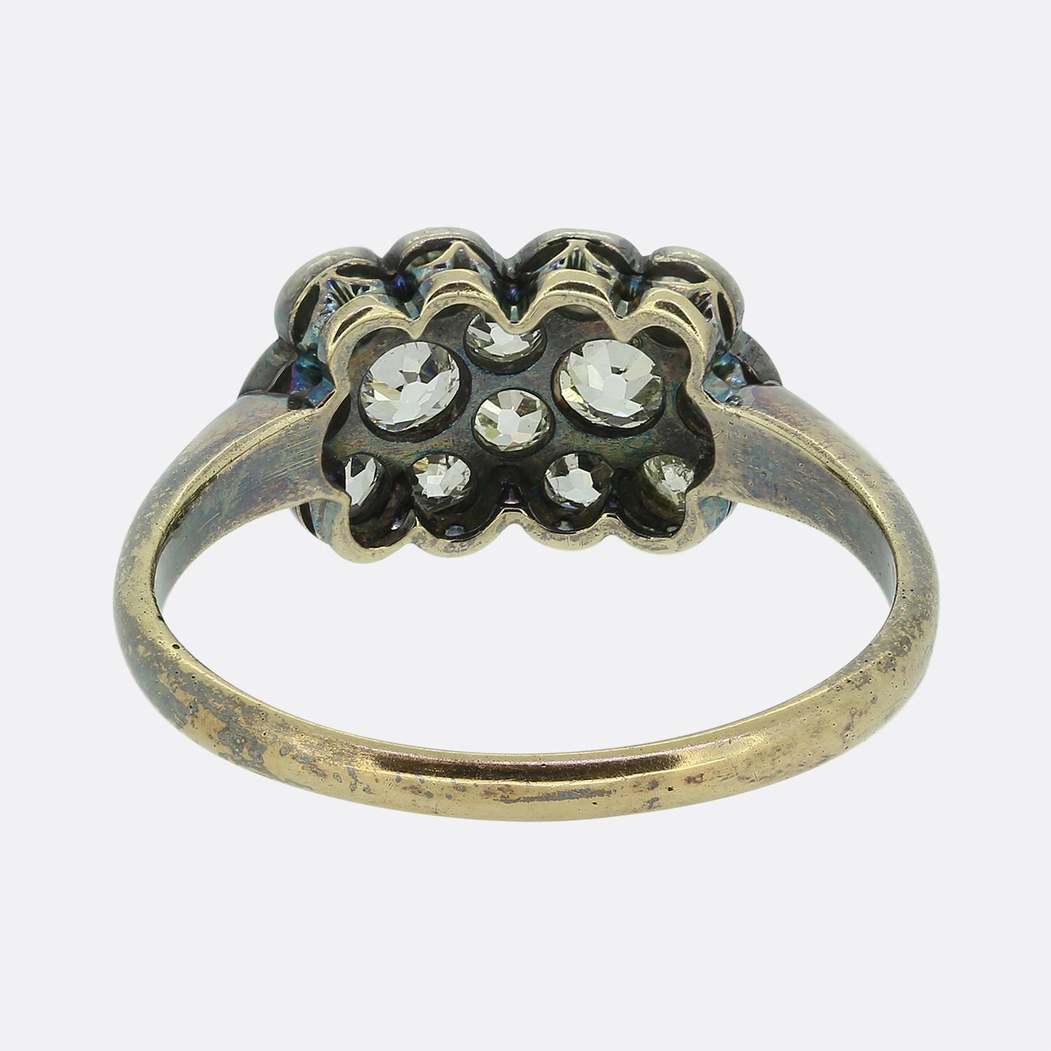 Taglio vecchia miniera Anello antico a doppio fiore con diamante a grappolo in vendita
