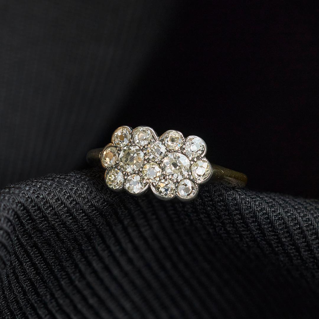 Anello antico a doppio fiore con diamante a grappolo In condizioni buone in vendita a London, GB